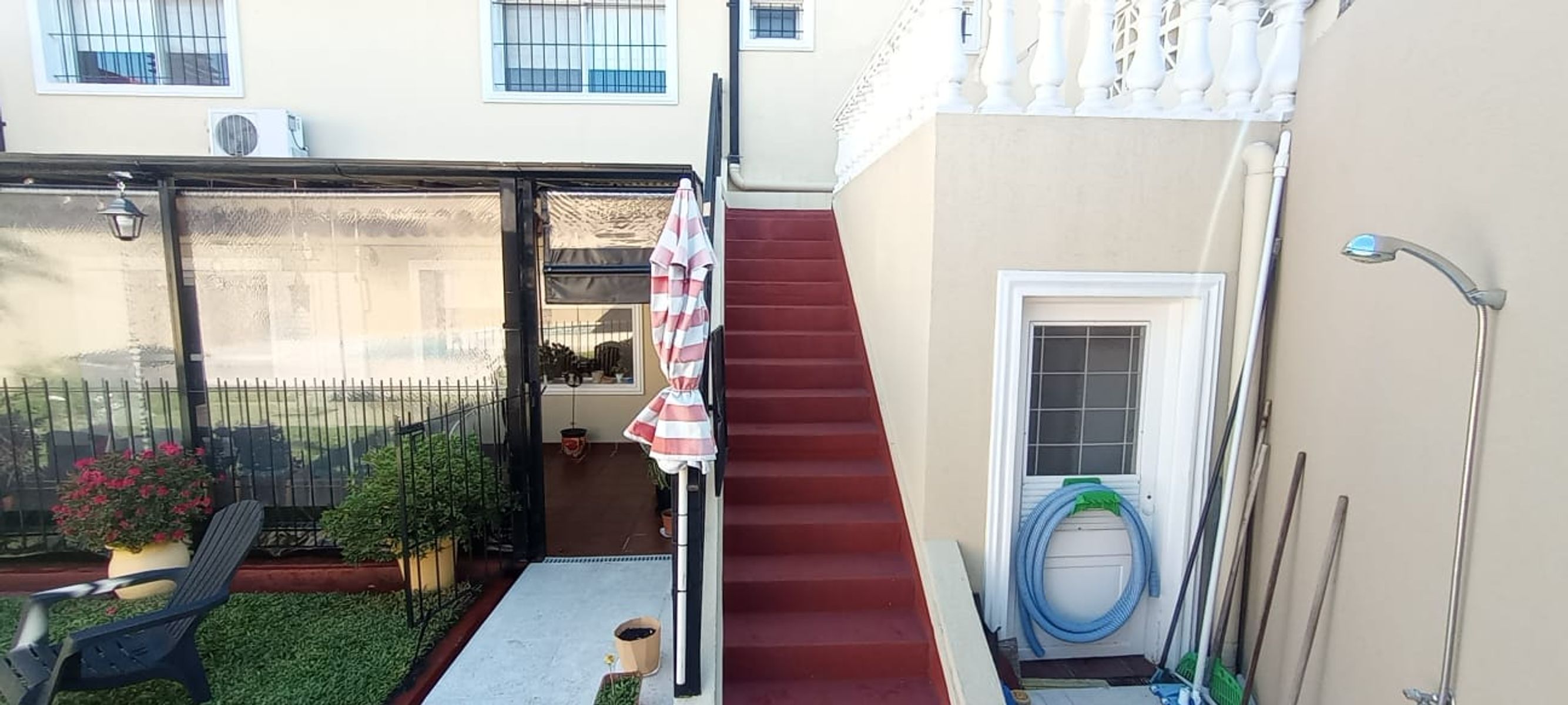 Venta de excelente casa de categoría con 4 dormitorios, piscina, quincho y cochera doble - Apta crédito - Santos Dumont al 2200 - 24