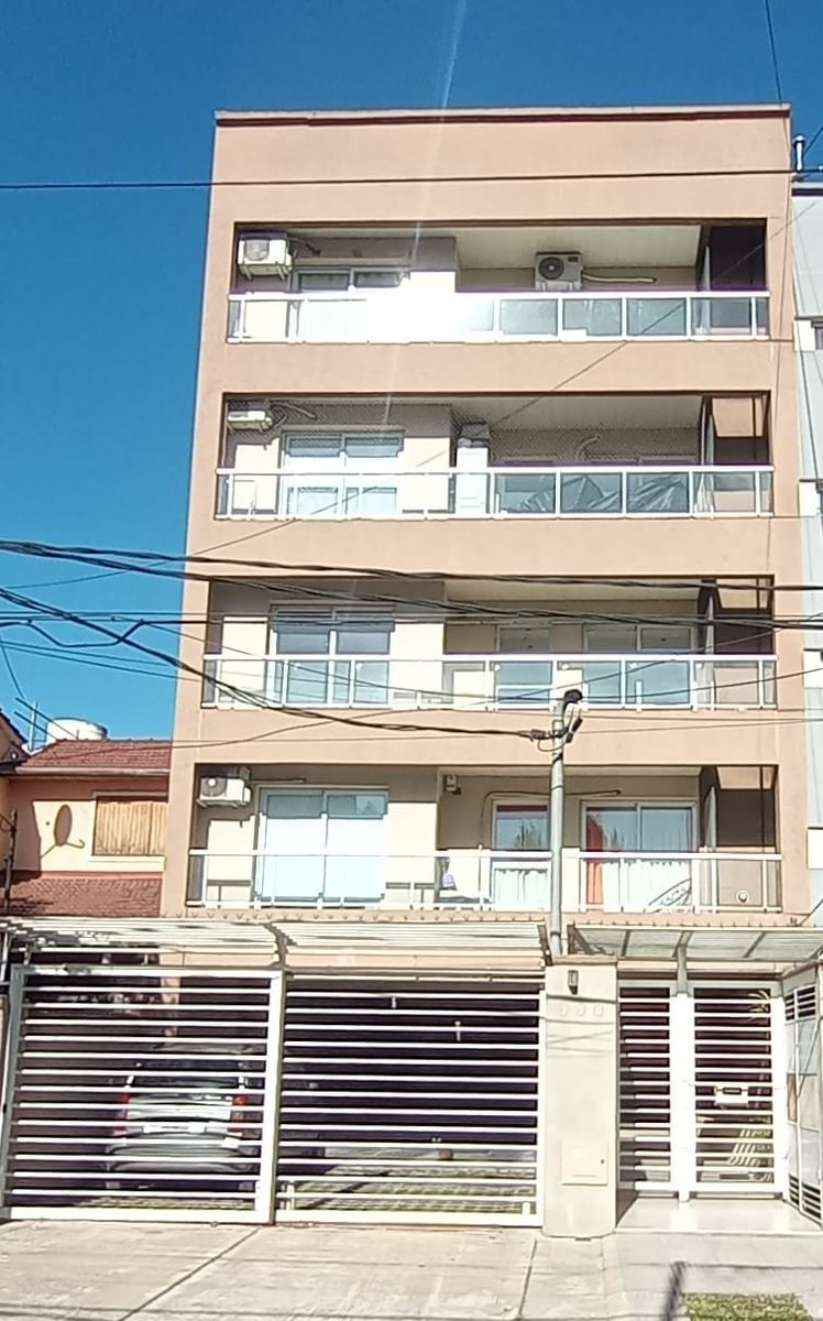 Venta de departamento de 2 ambientes a estrenar en semipiso al frente - 1