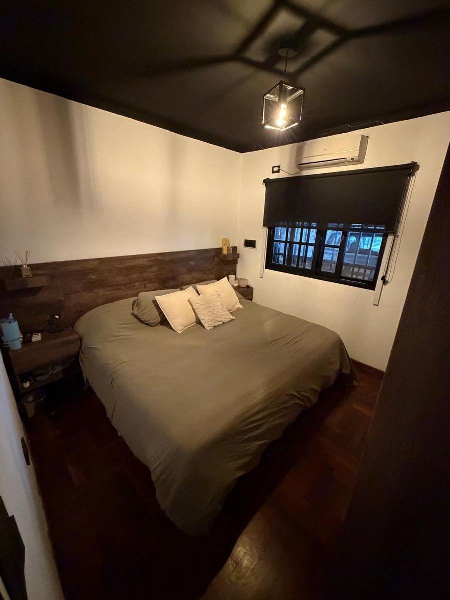 Venta de chalet reciclado a nuevo de 3 ambientes con quincho cerrado, patio y cochera - Boulevard San Martín al 2500 - 6
