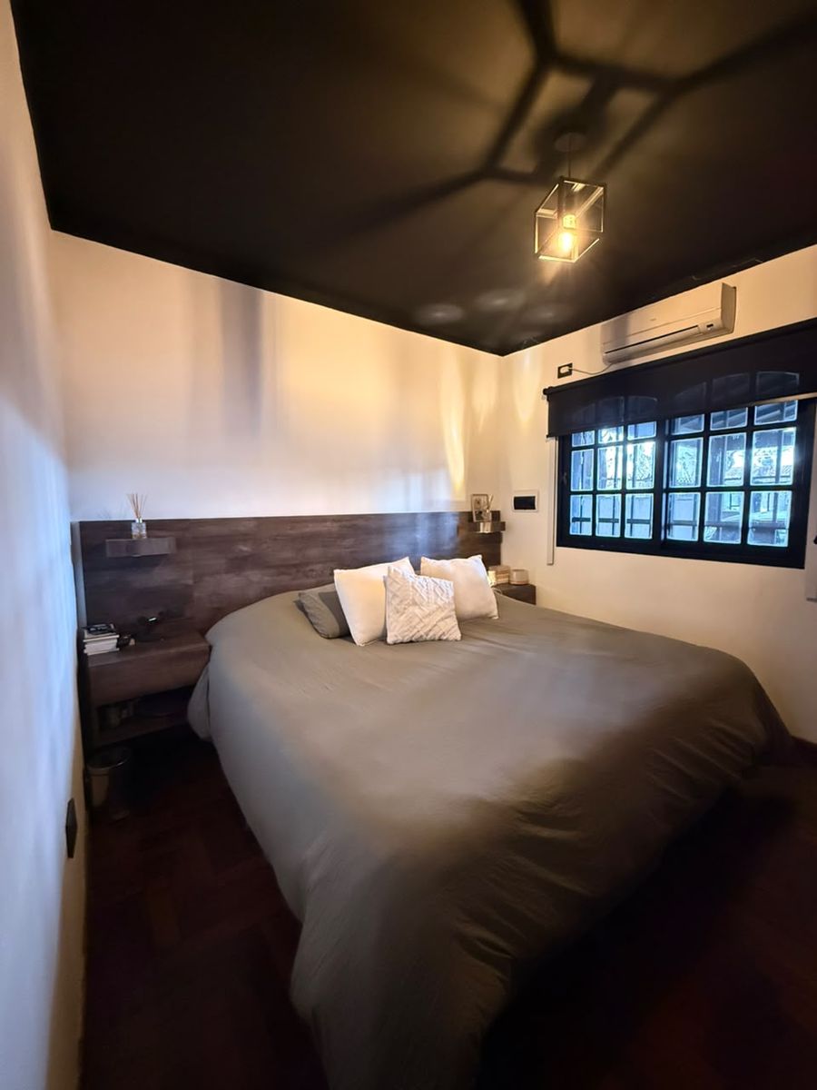 Venta de chalet reciclado a nuevo de 3 ambientes con quincho cerrado, patio y cochera - Boulevard San Martín al 2500 — foto 2