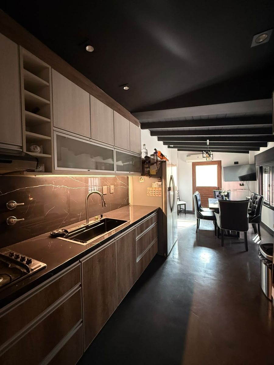 Venta de chalet reciclado a nuevo de 3 ambientes con quincho cerrado, patio y cochera - Boulevard San Martín al 2500 — foto 9