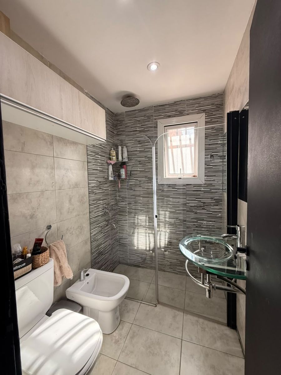 Venta de chalet reciclado a nuevo de 3 ambientes con quincho cerrado, patio y cochera - Boulevard San Martín al 2500 — foto 11
