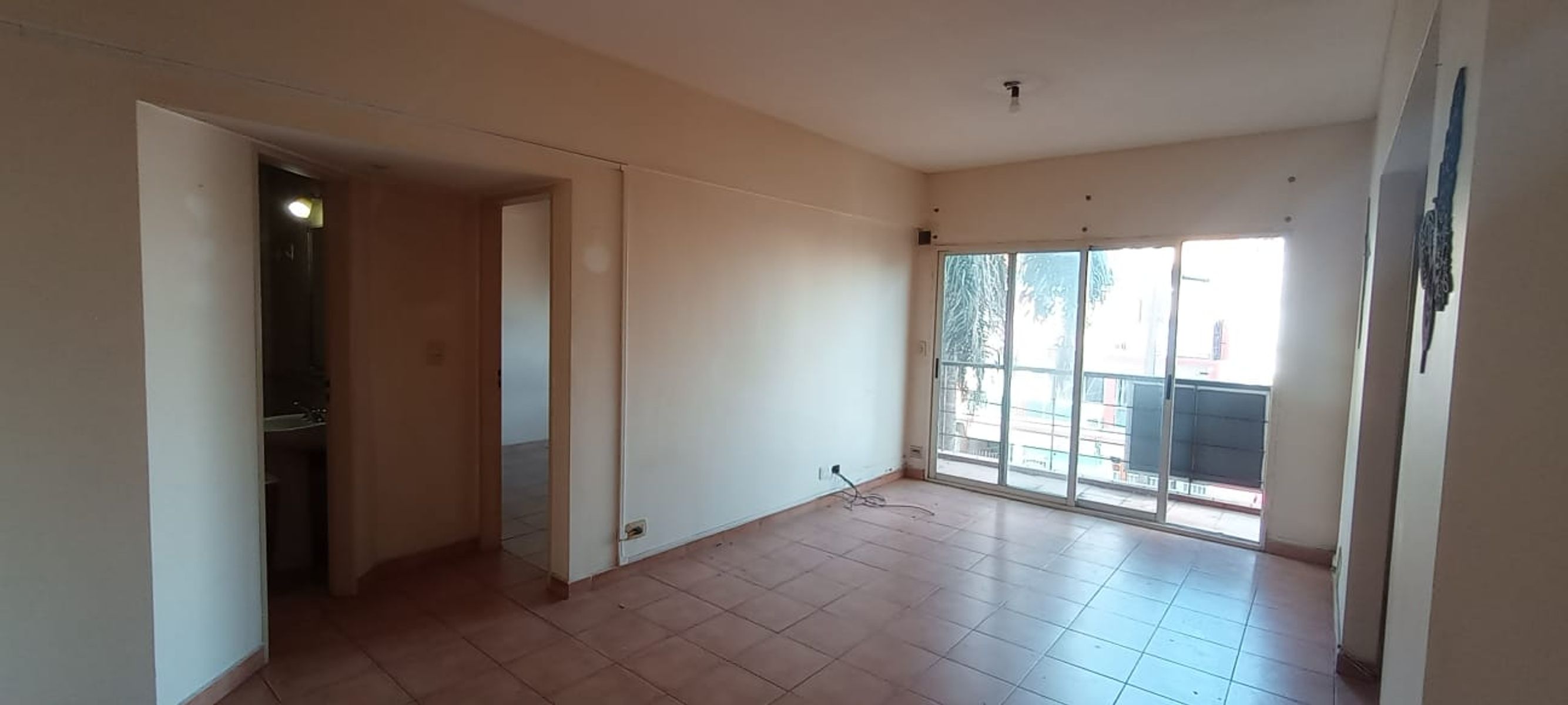 Venta de departamento al frente con cochera en ubicación estratégica - 3