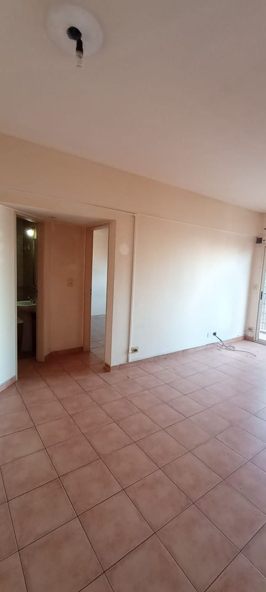 Venta de departamento al frente con cochera en ubicación estratégica - 6