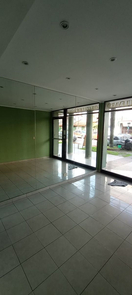Venta de departamento al frente con cochera en ubicación estratégica - 12