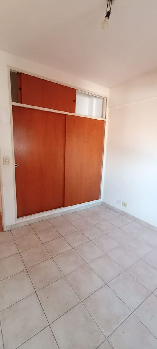 Venta de departamento al frente con cochera en ubicación estratégica - 16