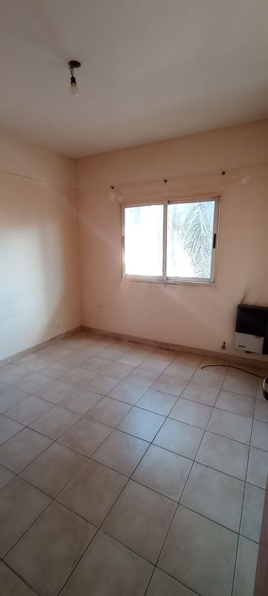 Venta de departamento al frente con cochera en ubicación estratégica - 17