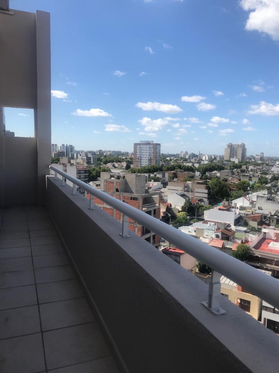 PISO DE 4 AMB DOS BALCONES COCINA IND, SOBRE BOULEVARD, — foto 2