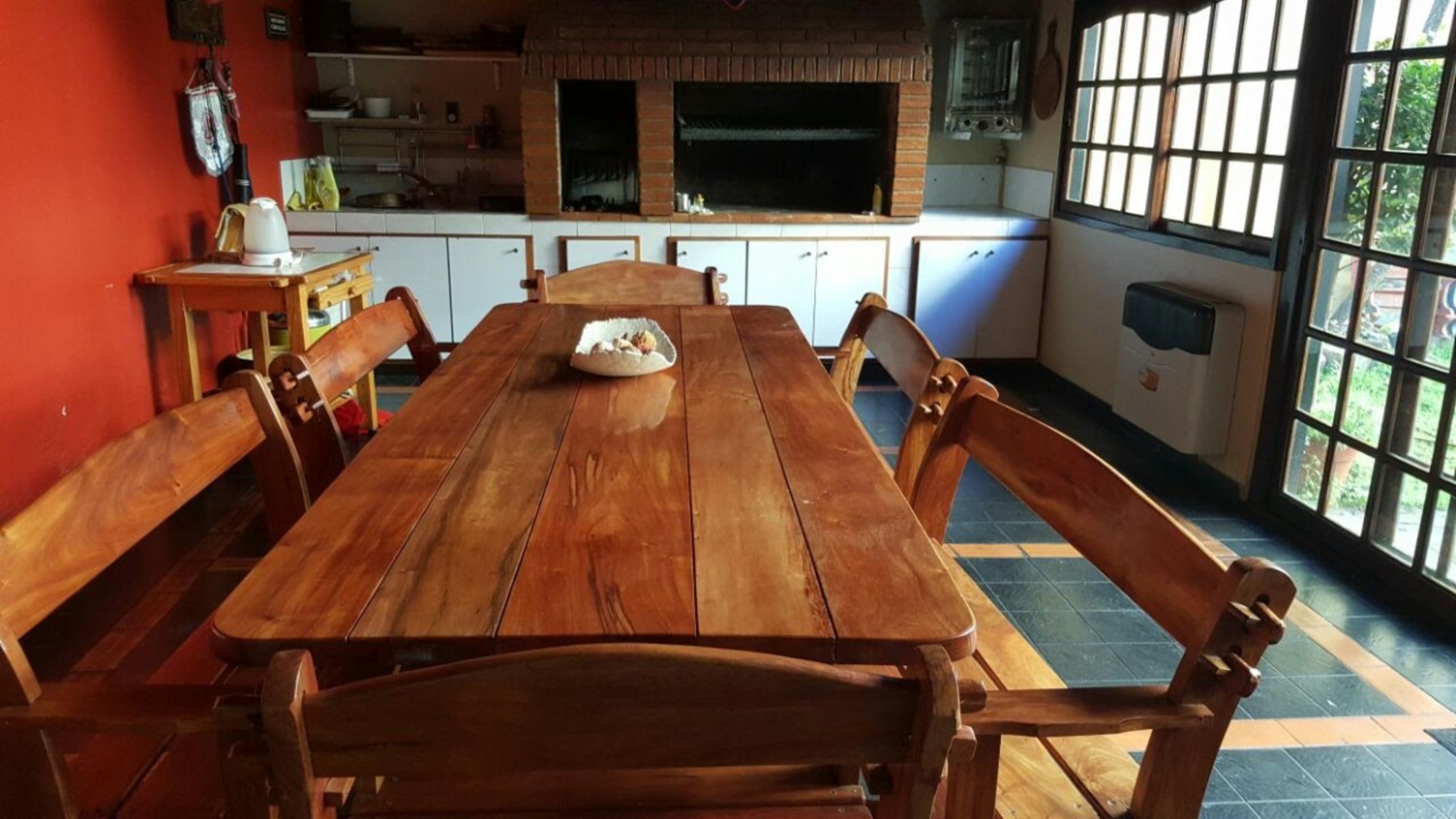 CASA DE 5/6 AMBIENTES CON QUINCHO Y JARDIN , 430 M2 — foto 4