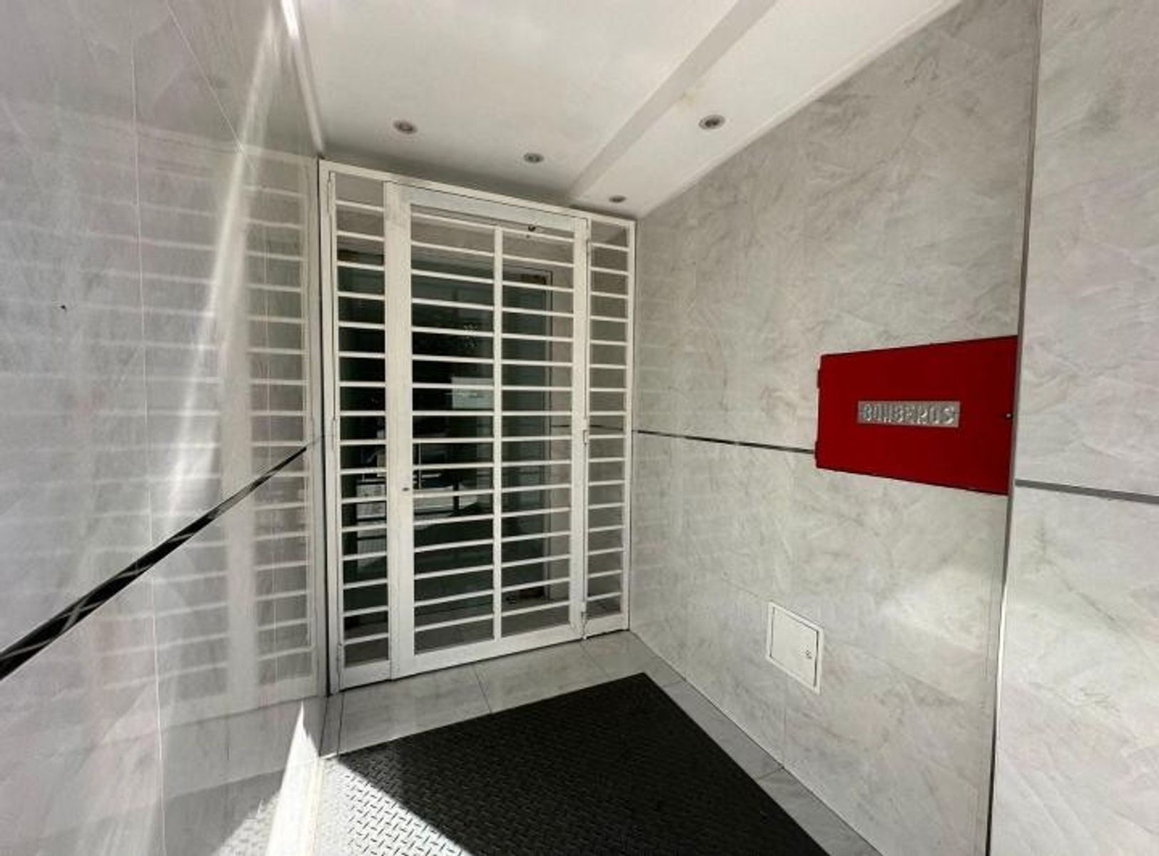 MONOAMBIENTES AMPLIOS Y LUMINOSOS , EXCELENTE UBICACION , A METROS DEPLAZA DON BOSCO/HOSPITAL VELEZ SARFIELD — foto 13