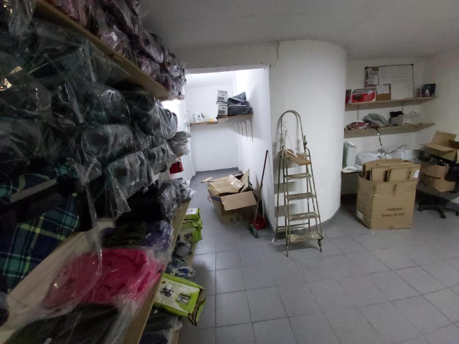 LOCAL EN EXCELENTE ESTADO , CON ESPACIO DE RECEPCION , OFICINA , BAÑO Y SOTANO , APROX 70 M2 — foto 2