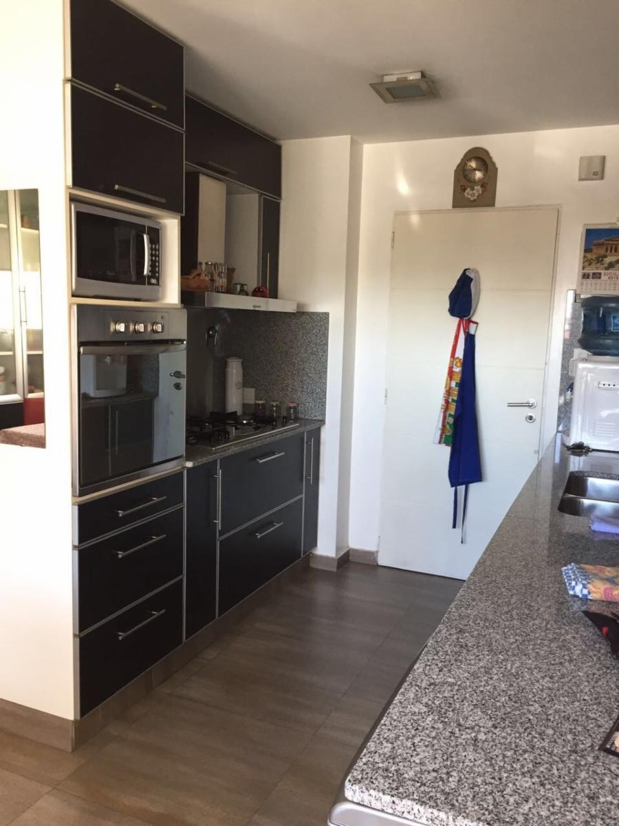 EXCELENTE PISO DE CATEGORÍA 4 AMB, C/ COCHERA , SOBRE EL BVARD RAMÓN L FALCÓN - 6
