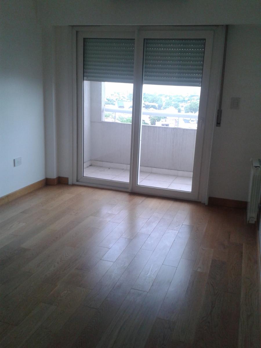 EXCELENTE PISO DE CATEGORÍA 4 AMB, C/ COCHERA , SOBRE EL BVARD RAMÓN L FALCÓN - 9