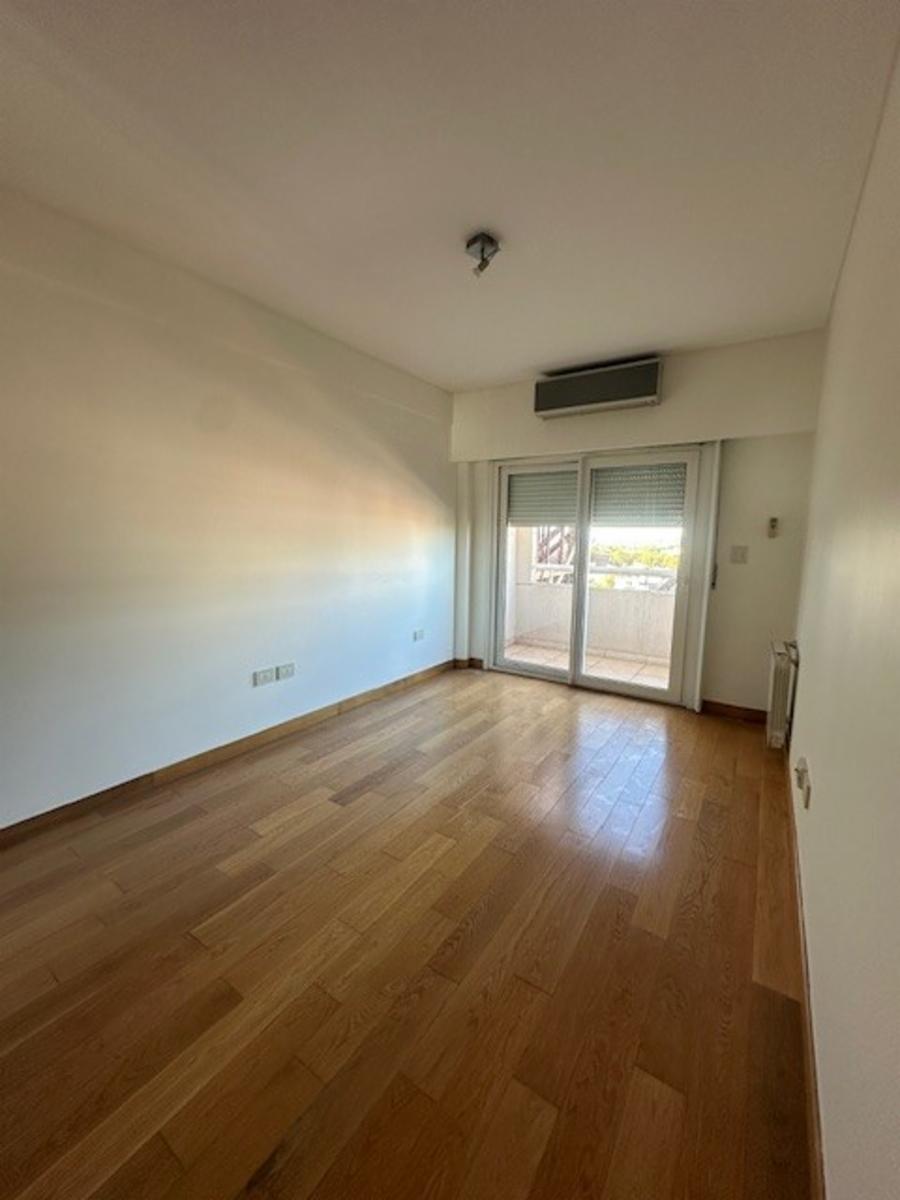 EXCELENTE PISO DE CATEGORÍA 4 AMB, C/ COCHERA , SOBRE EL BVARD RAMÓN L FALCÓN - 16