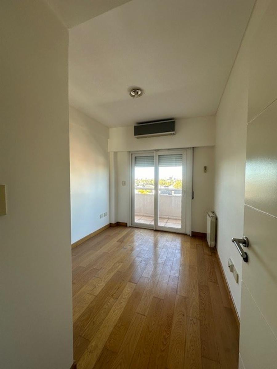 EXCELENTE PISO DE CATEGORÍA 4 AMB, C/ COCHERA , SOBRE EL BVARD RAMÓN L FALCÓN - 17
