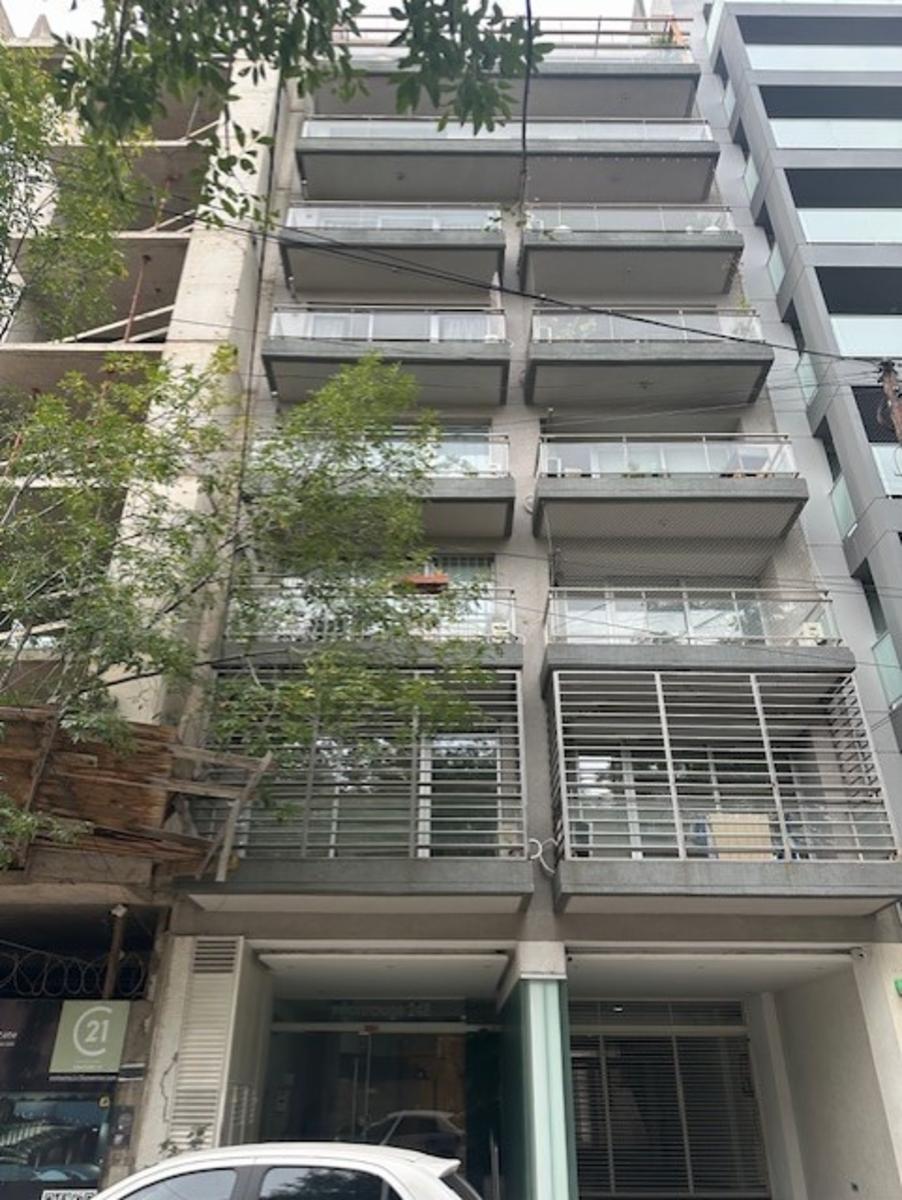 MONOAMBIENTE DIVISIBLE, CON COCHERA Y BAULERA ,BALCÓN CON DECK, SUM, PISCINA, EXCELENTE UBICACIÓN — foto 4