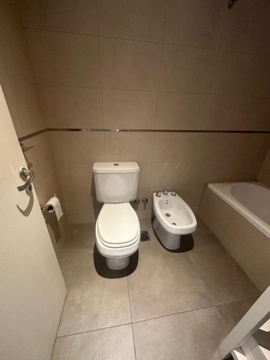 MONOAMBIENTE DIVISIBLE, CON COCHERA Y BAULERA ,BALCÓN CON DECK, SUM, PISCINA, EXCELENTE UBICACIÓN — foto 6