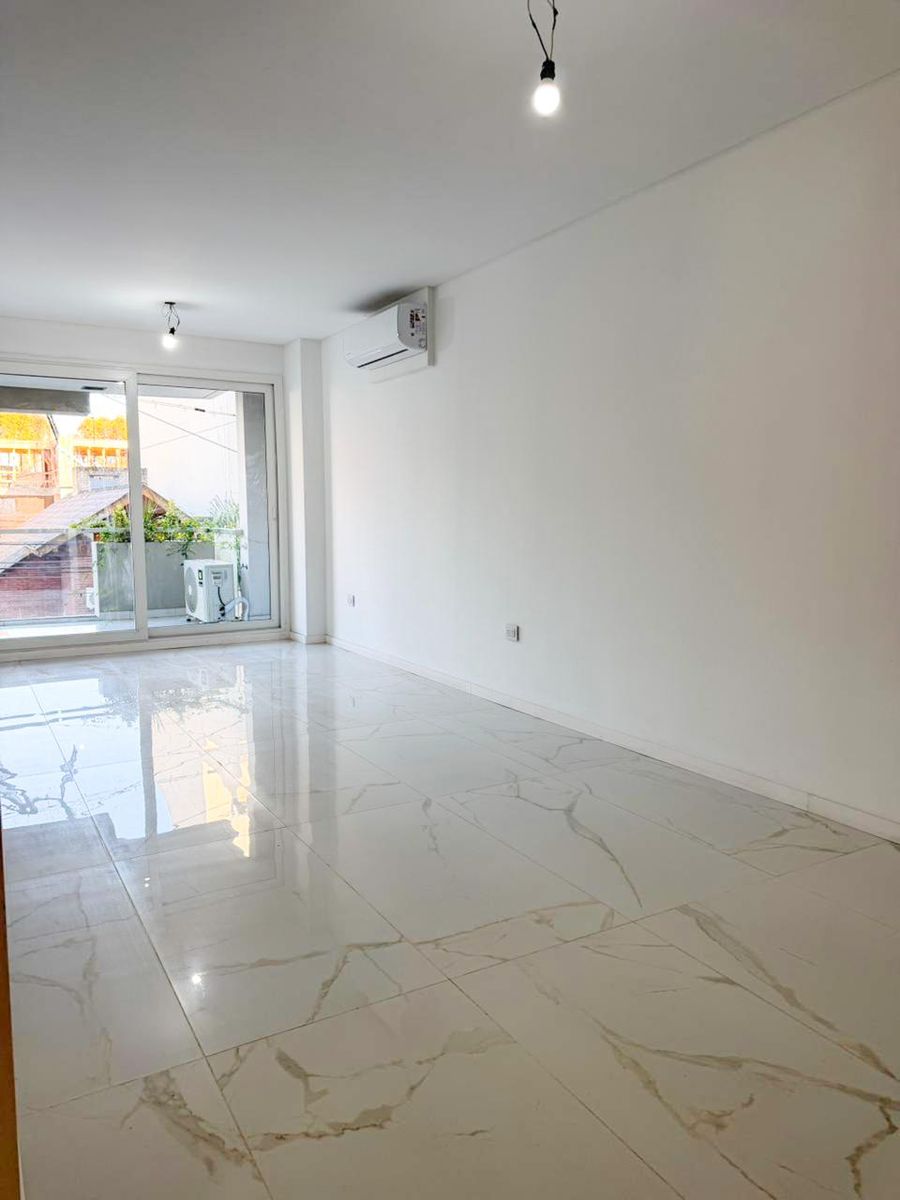 Venta de monoambiente al frente en la mejor zona de Villa Luro a metros de la plaza los andes - 6