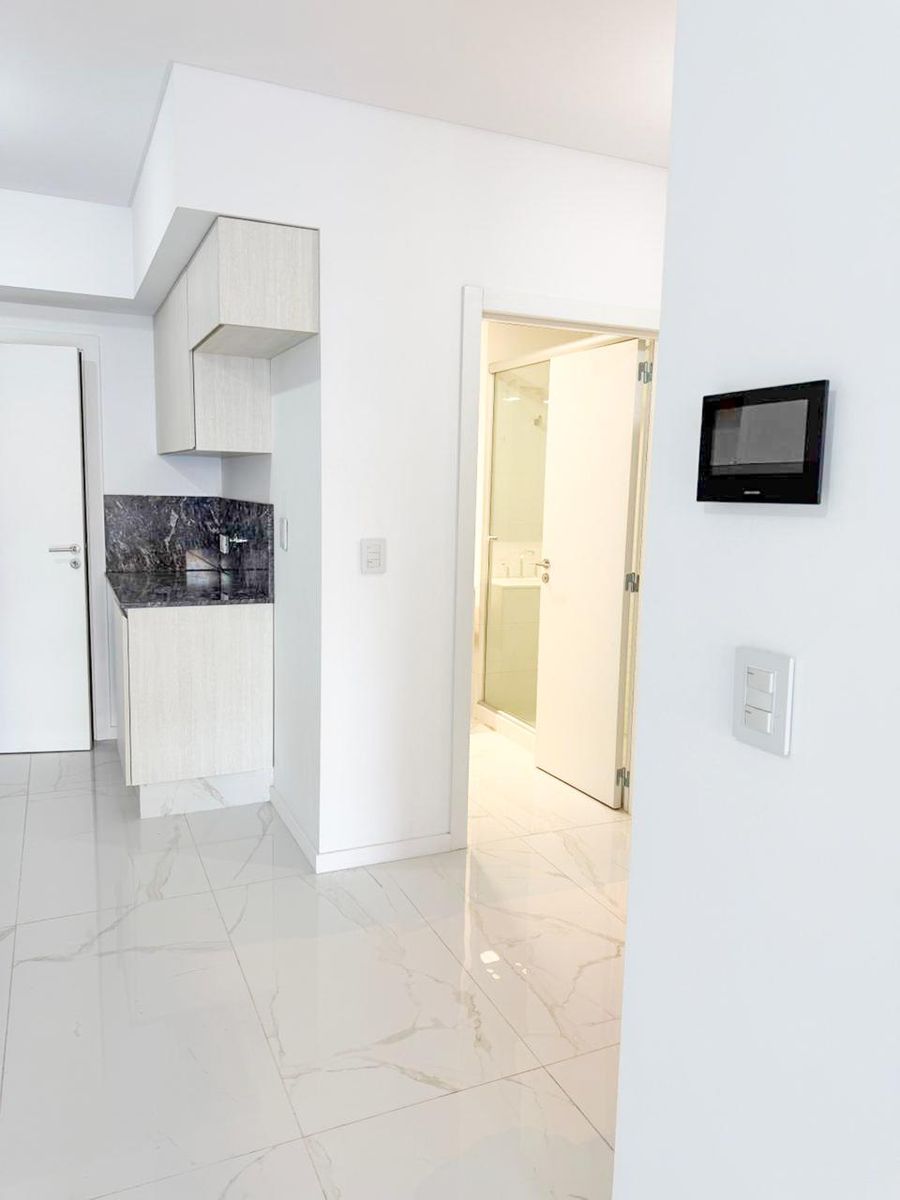 Venta de monoambiente al frente en la mejor zona de Villa Luro a metros de la plaza los andes - 7