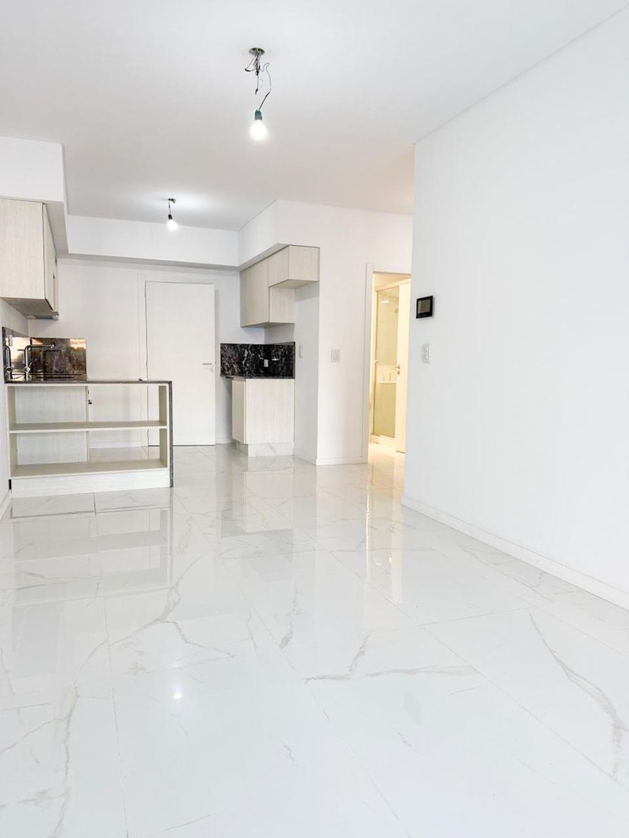 Venta de monoambiente al frente en la mejor zona de Villa Luro a metros de la plaza los andes - 11