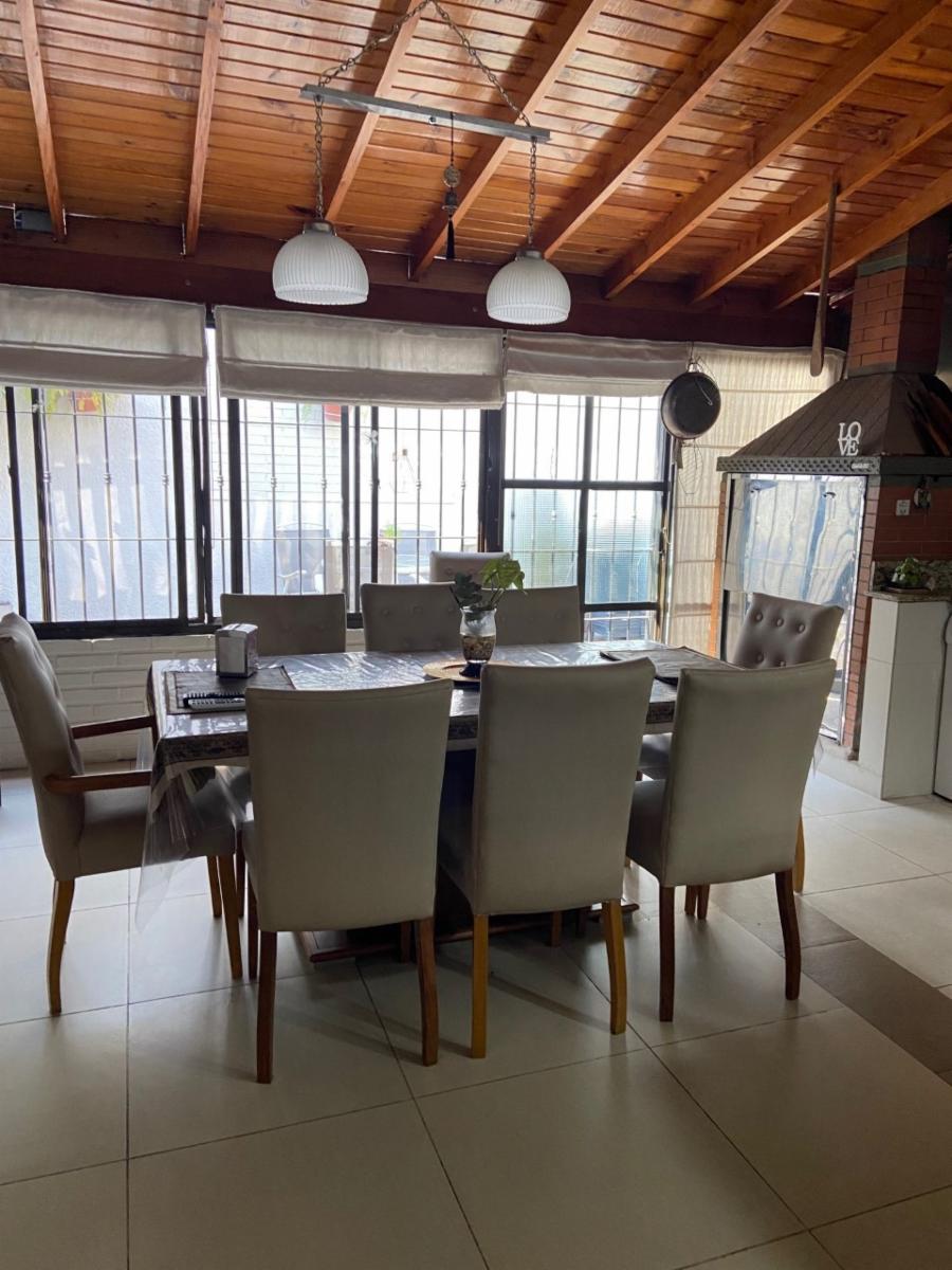 CASA DE 5 AMBIENTES EN BARRIO NAON , LOTE PROPIO, APROX 250 M2 — foto 2