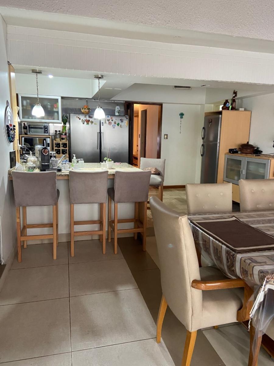 CASA DE 5 AMBIENTES EN BARRIO NAON , LOTE PROPIO, APROX 250 M2 — foto 3