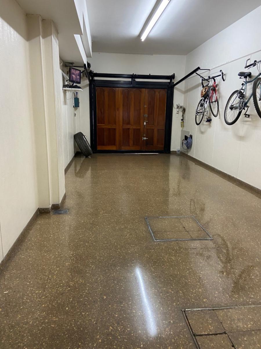 CASA DE 5 AMBIENTES EN BARRIO NAON , LOTE PROPIO, APROX 250 M2 — foto 9