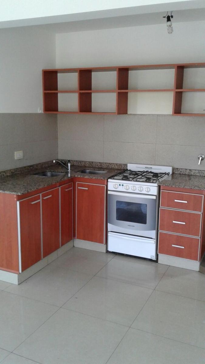 2 ambientes al frente , dos baños y cochera