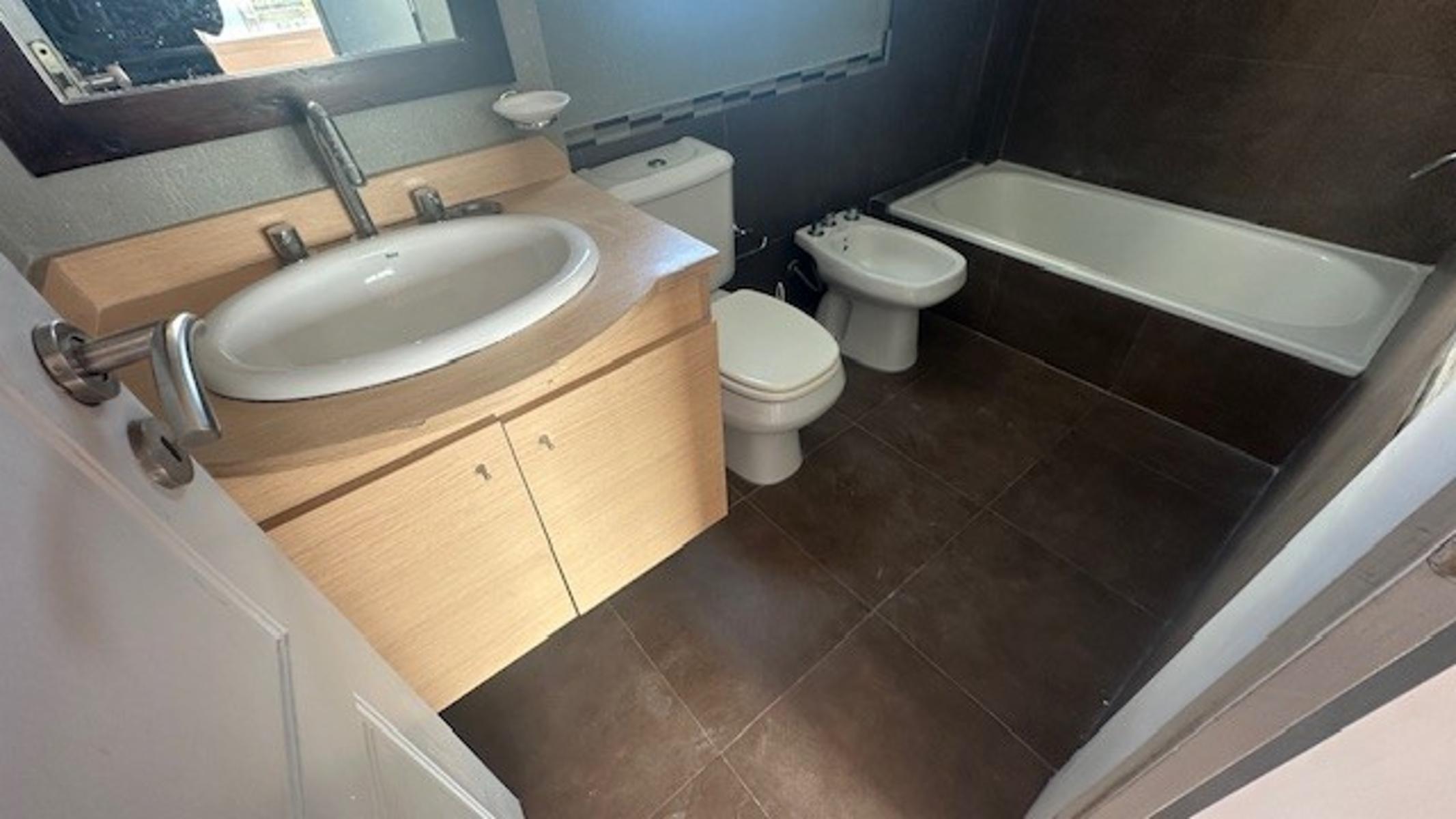 2 ambientes al frente , dos baños y cochera — foto 9