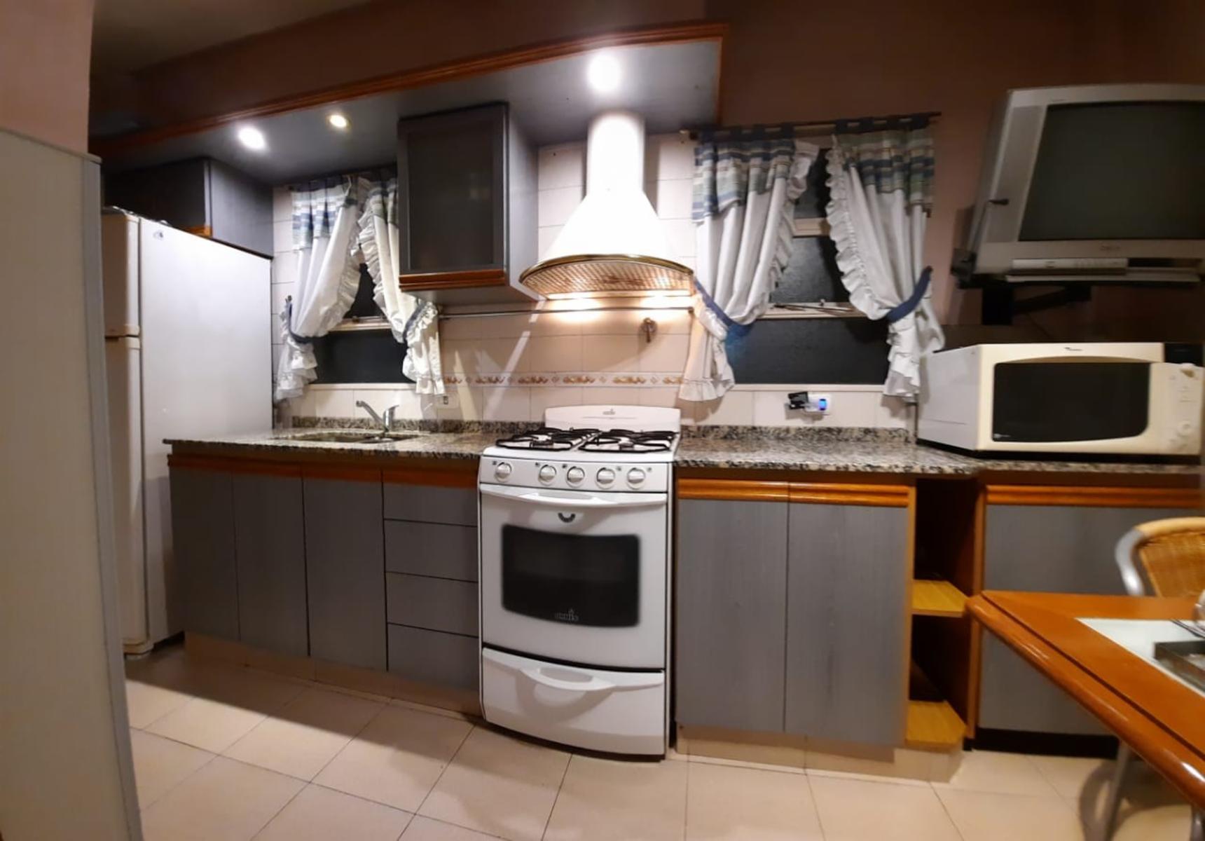 3 AMB CON 2 PATIOS , CON COCHERA EXCELENTE UBICACIÓN , A MTS DEL BVAR RAMÓN L FALCÓN. — foto 4