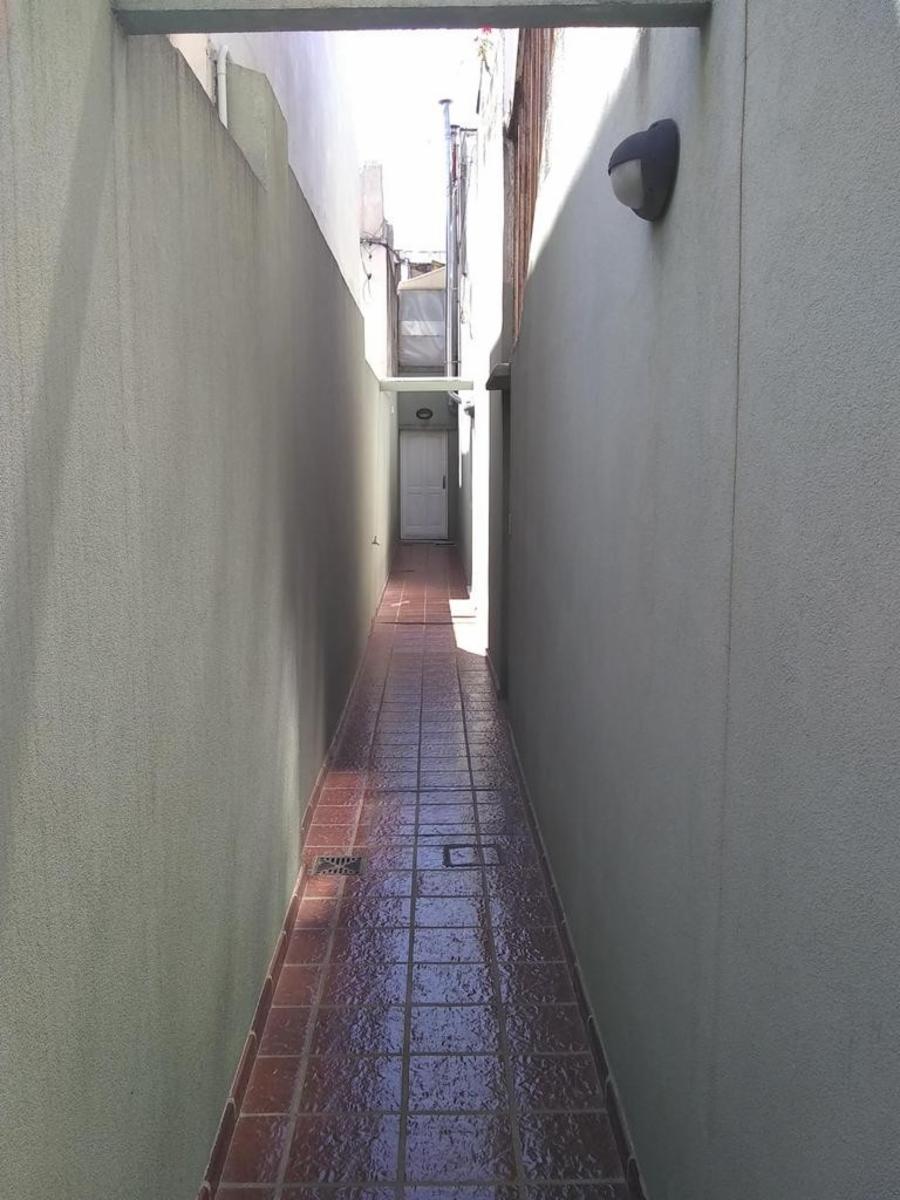 PH , DESARROLLADO EN PLANTA BAJA Y PLANTA ALTA. C/ PATIO, SIN EXPENSAS EXCELENTE UBICACIÓN