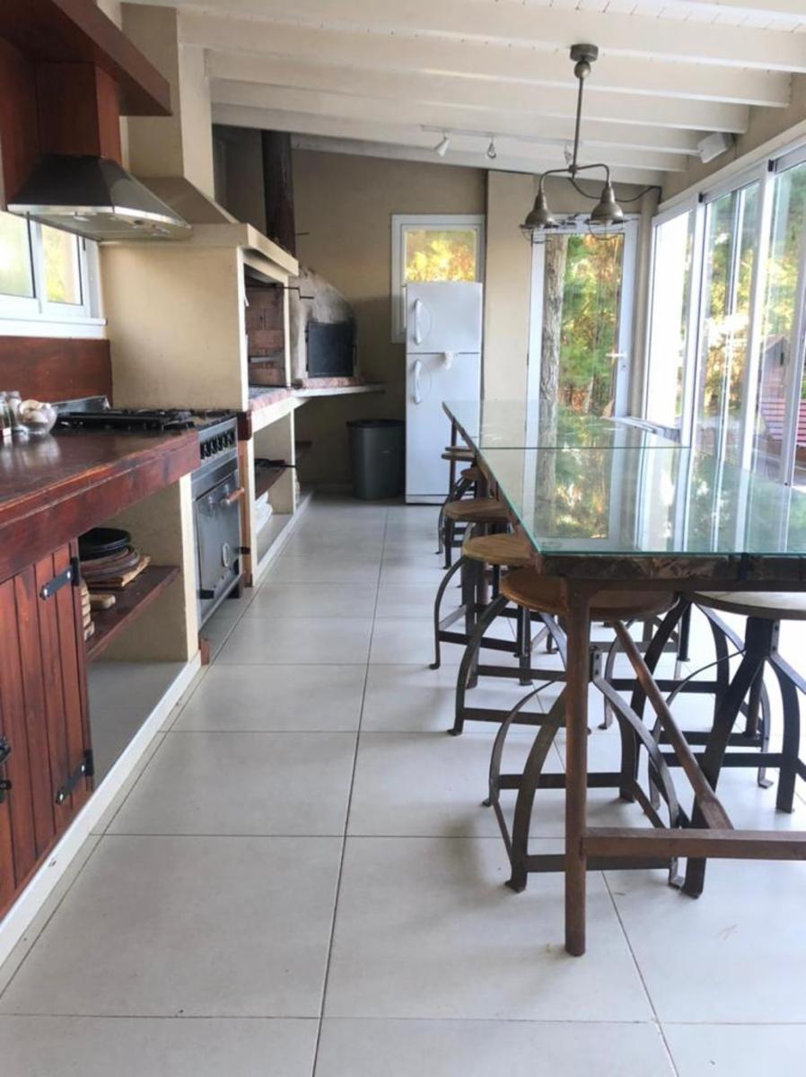 CASA EN VENTA EN COSTA ESMERALDA ,400M2 SOBRE LOTE DE 1400, SPA , SAUNA, PILETA CLIMATIZADA, ACEPTA PERMUTA EN CABA — foto 4