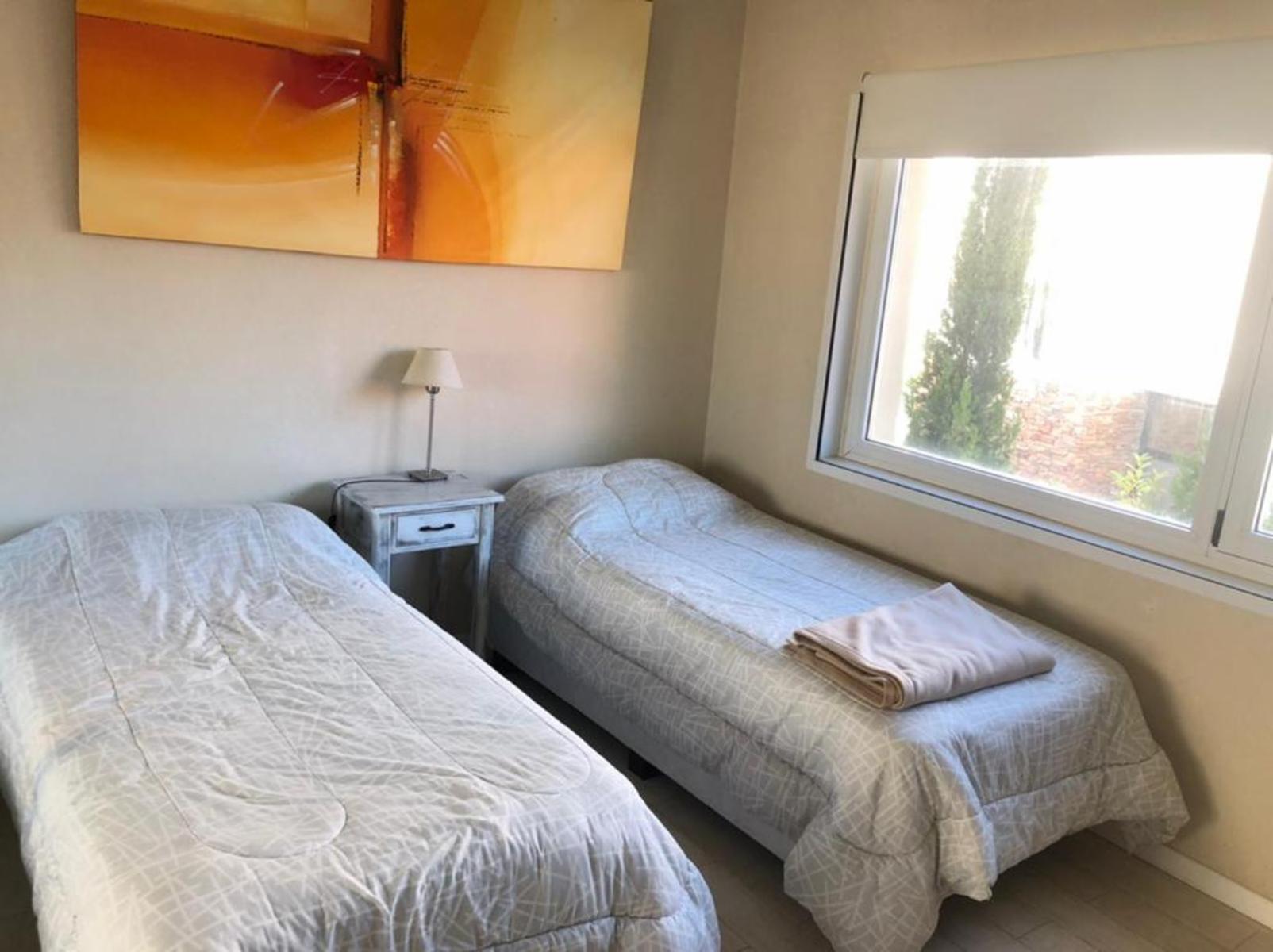 CASA EN VENTA EN COSTA ESMERALDA ,400M2 SOBRE LOTE DE 1400, SPA , SAUNA, PILETA CLIMATIZADA, ACEPTA PERMUTA EN CABA — foto 7