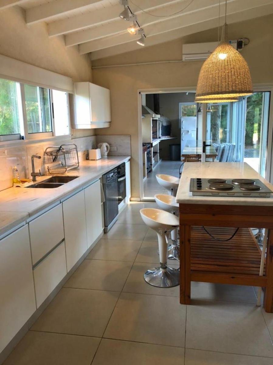 CASA EN VENTA EN COSTA ESMERALDA ,400M2 SOBRE LOTE DE 1400, SPA , SAUNA, PILETA CLIMATIZADA, ACEPTA PERMUTA EN CABA — foto 10