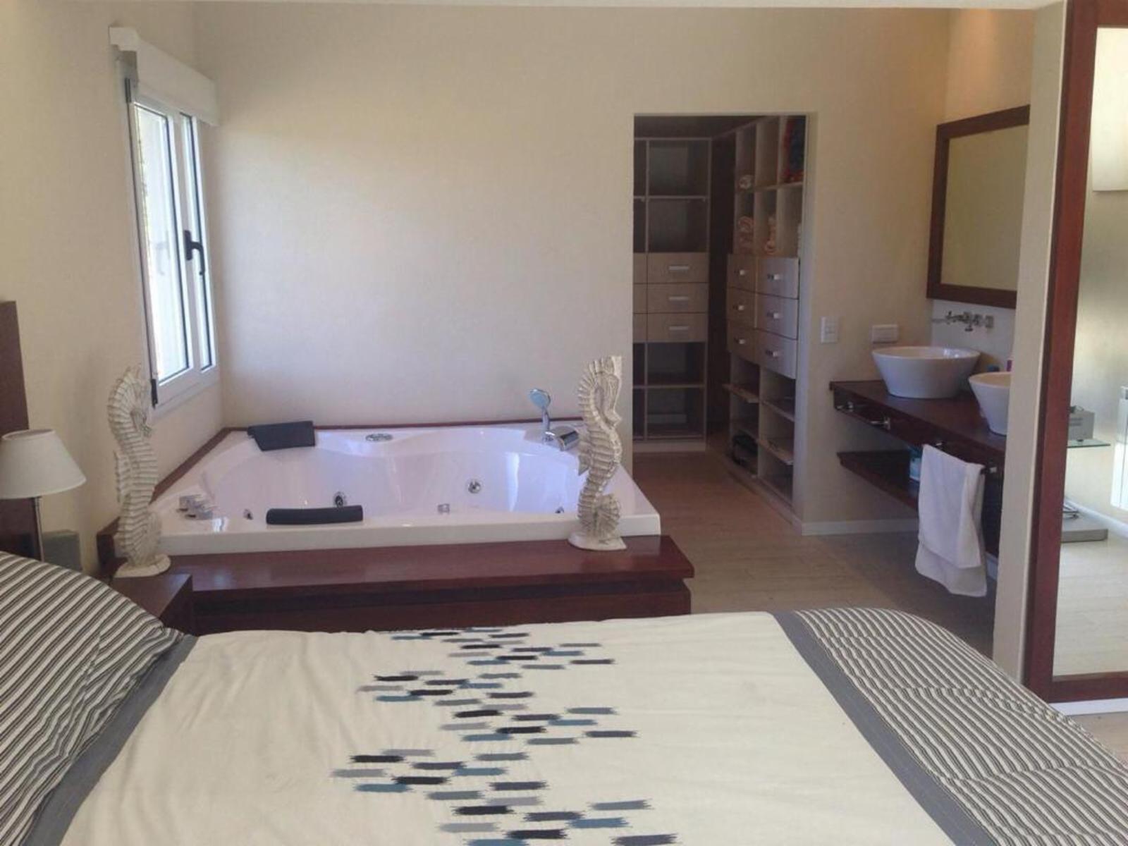 CASA EN VENTA EN COSTA ESMERALDA ,400M2 SOBRE LOTE DE 1400, SPA , SAUNA, PILETA CLIMATIZADA, ACEPTA PERMUTA EN CABA — foto 12