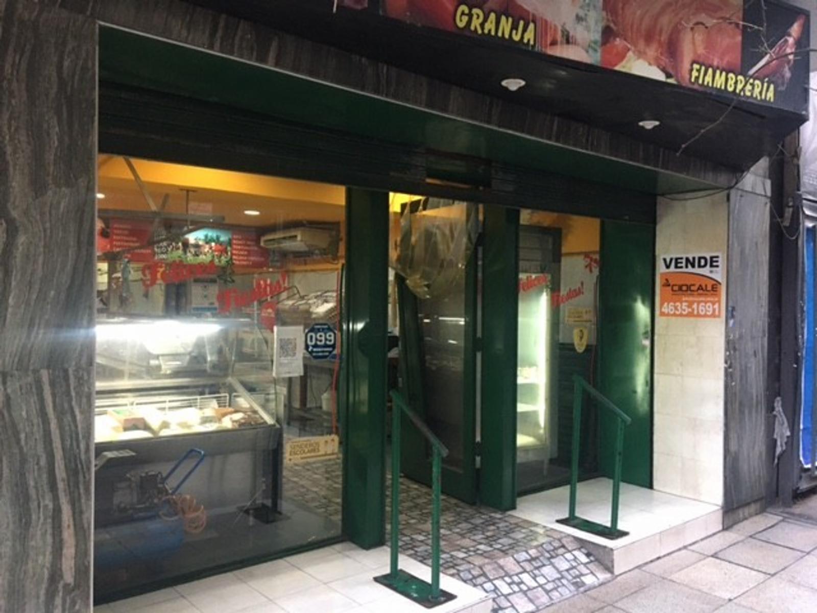 LOCAL COMERCIAL EXCELENTE ZONA, CON SÓTANO. SUPERFICIE TOTAL 199.68 M2 A MTROS DE AVDA CORRIENTES