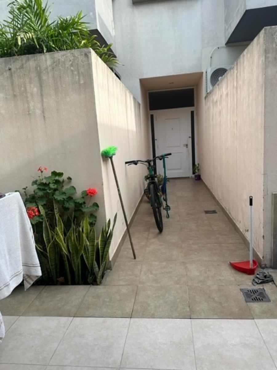 3 AMBIENTES CON PATIO COMPLEJO CON POCAS UNIDADES , APROX 100 M2 TOTALES , EN DOS PLANTAS — foto 2