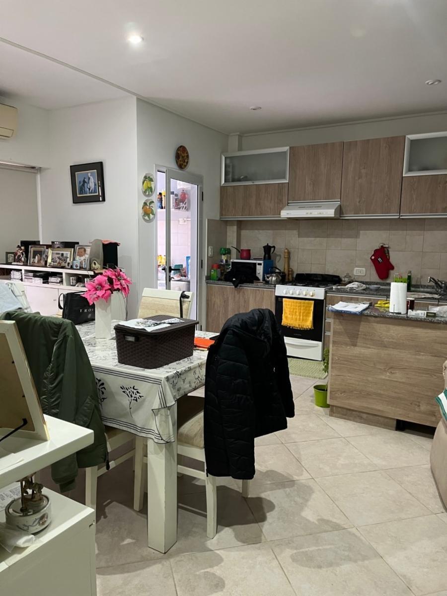 3 AMBIENTES CON PATIO COMPLEJO CON POCAS UNIDADES , APROX 100 M2 TOTALES , EN DOS PLANTAS — foto 5