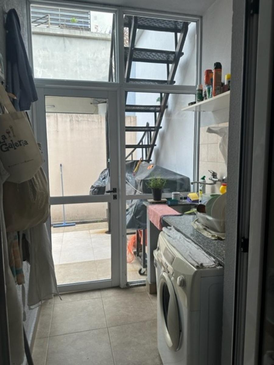 3 AMBIENTES CON PATIO COMPLEJO CON POCAS UNIDADES , APROX 100 M2 TOTALES , EN DOS PLANTAS — foto 6
