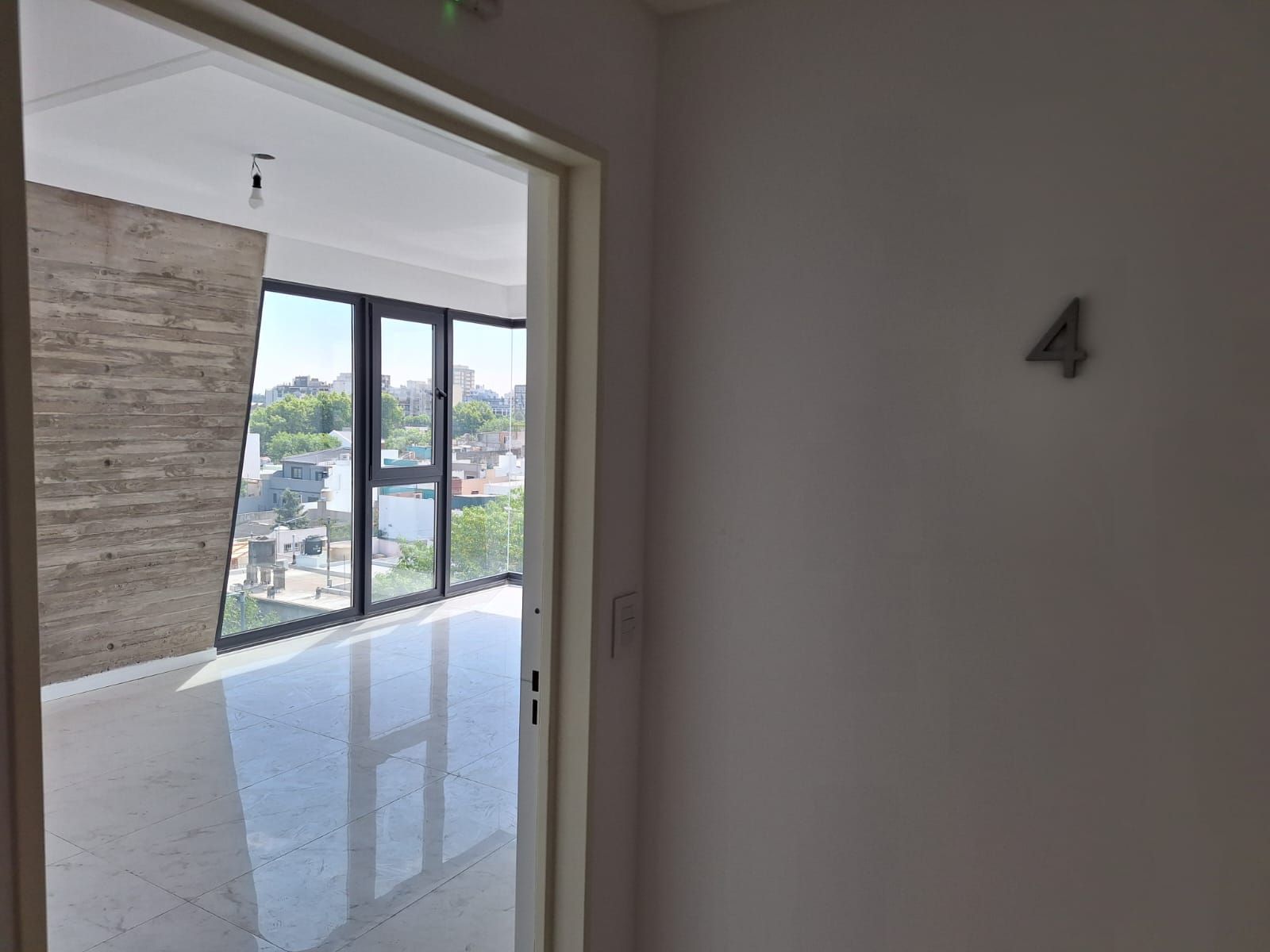 3 AMB CON AMPLIOS BALCONES 73 M2 APROX — foto 2