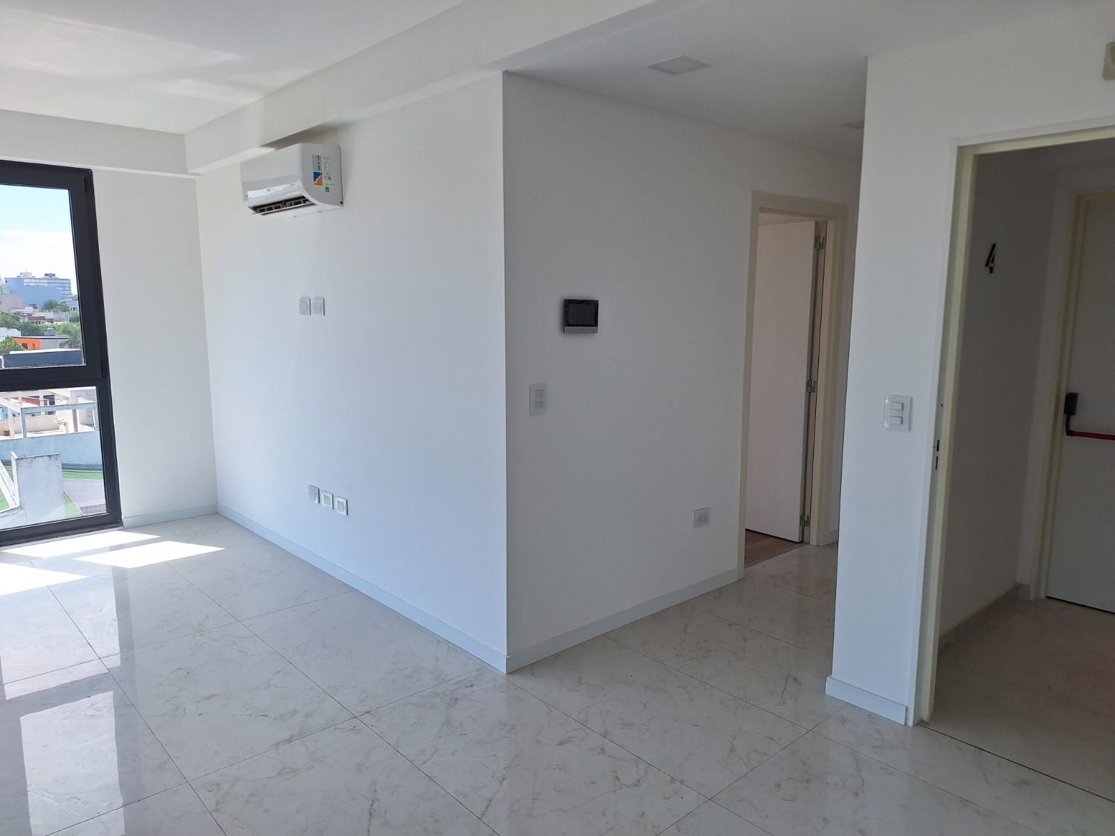 3 AMB CON AMPLIOS BALCONES 73 M2 APROX — foto 4