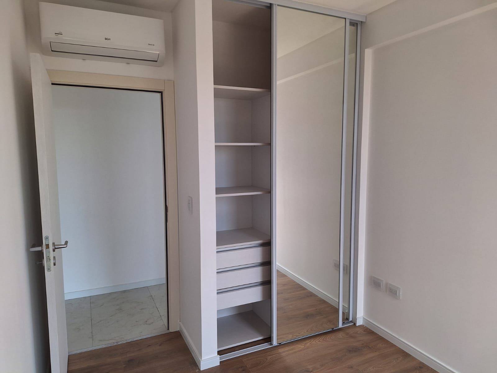 3 AMB CON AMPLIOS BALCONES 73 M2 APROX — foto 7