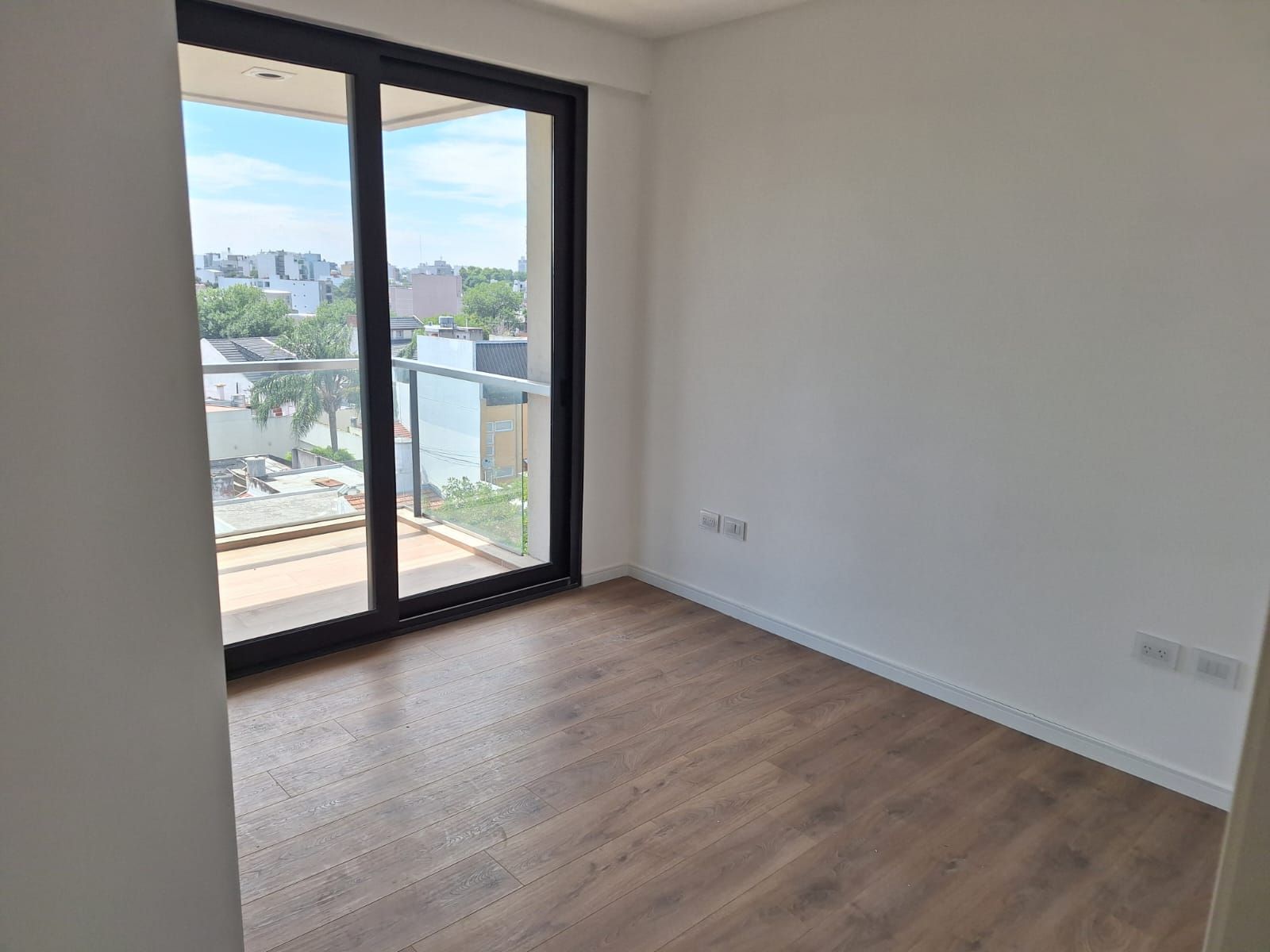3 AMB CON AMPLIOS BALCONES 73 M2 APROX — foto 9