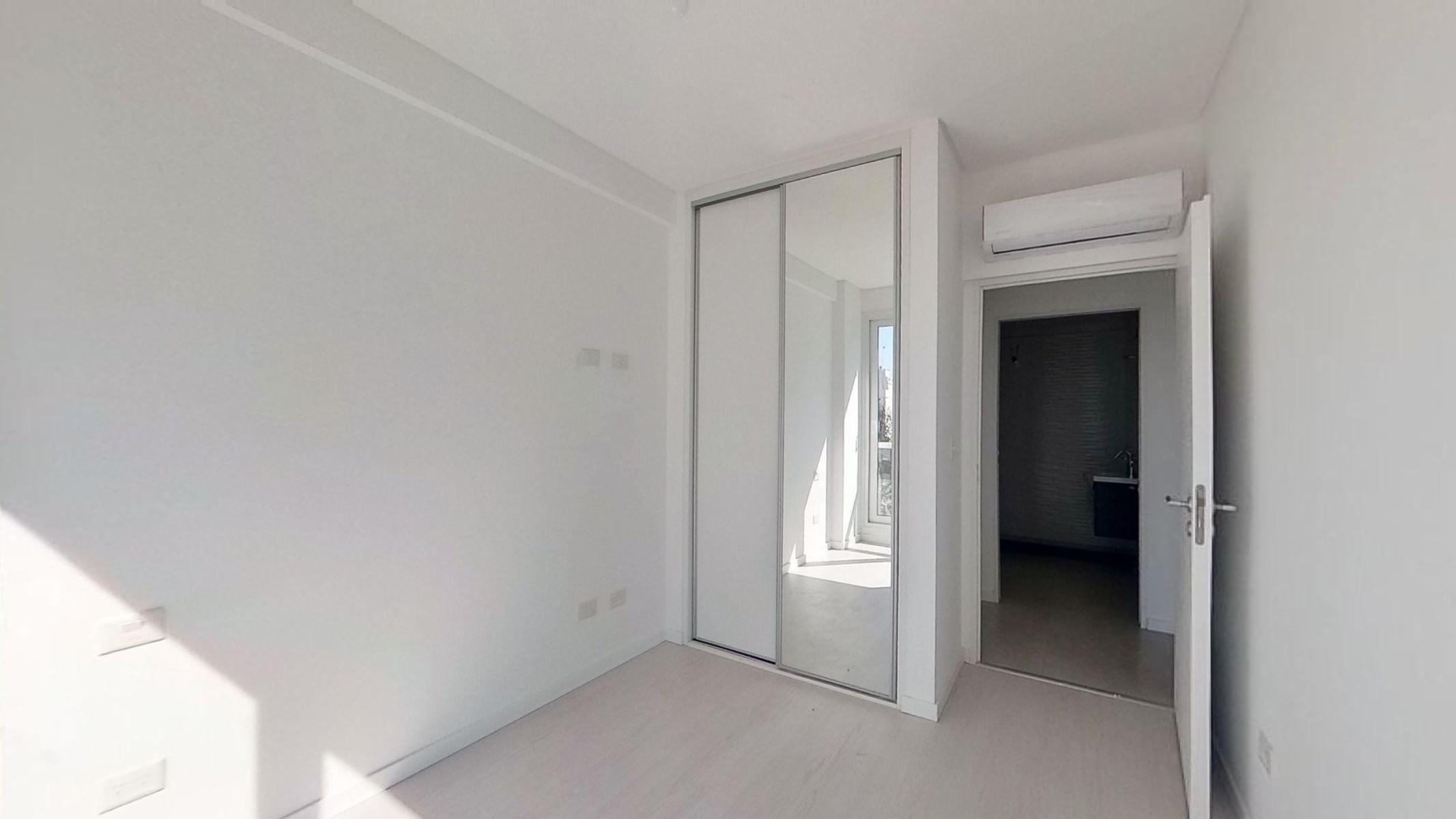 4 AMB , 3 BAÑOS , VESTIDOR, COCINA IND, GRAN BALCON , PISCINA , SUM - 10
