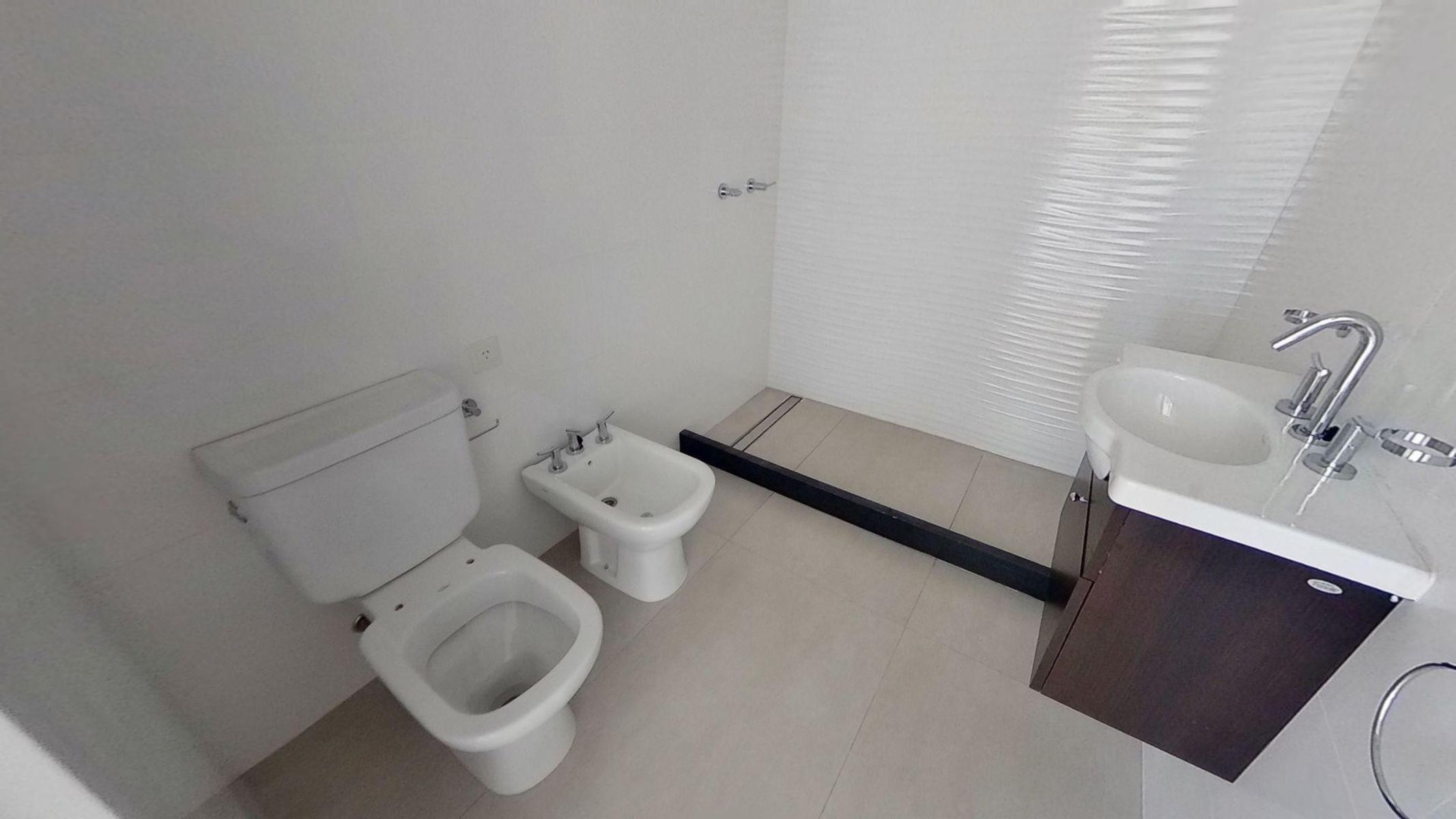 4 AMB , 3 BAÑOS , VESTIDOR, COCINA IND, GRAN BALCON , PISCINA , SUM - 13