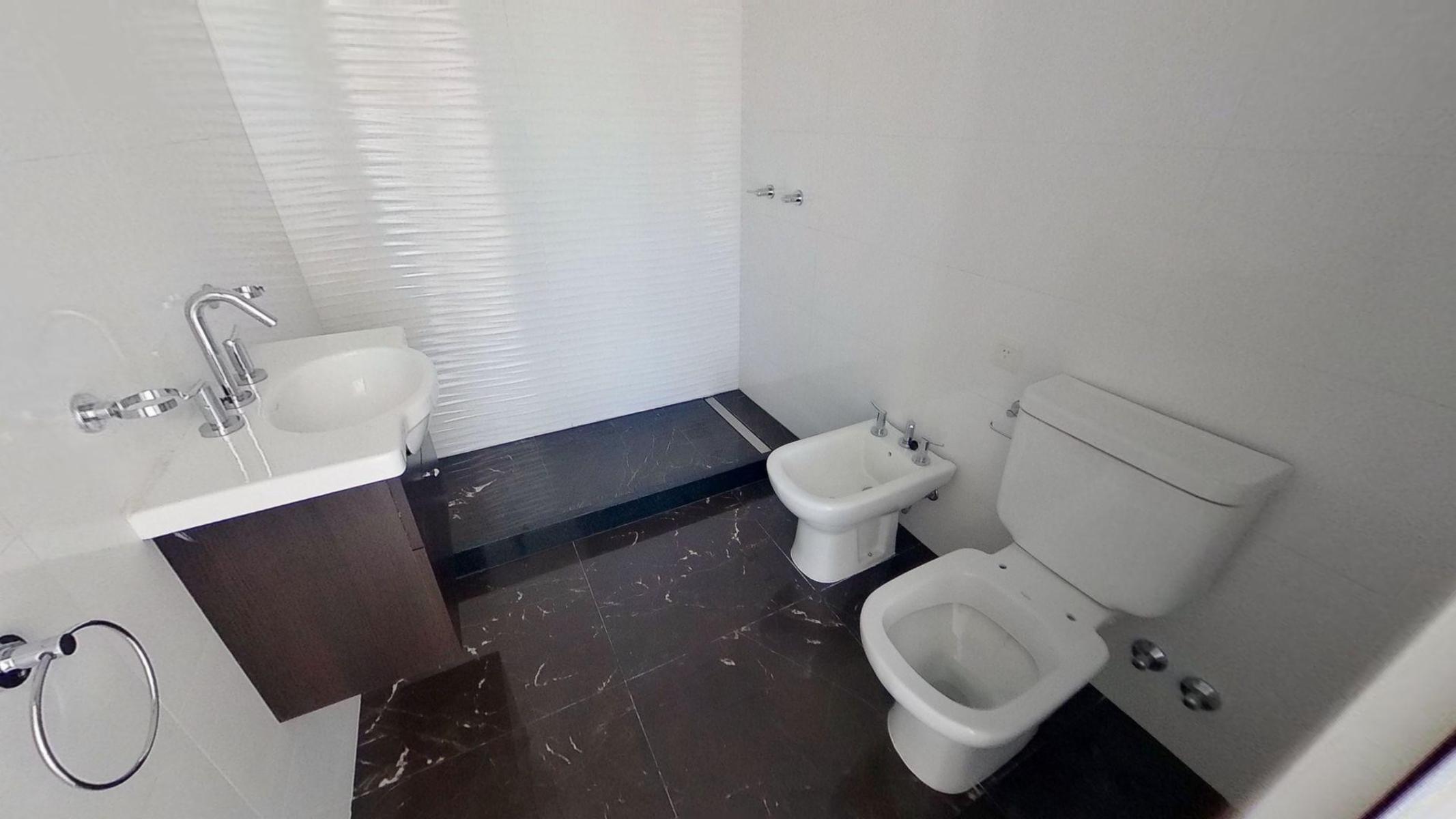 4 AMB , 3 BAÑOS , VESTIDOR, COCINA IND, GRAN BALCON , PISCINA , SUM - 19