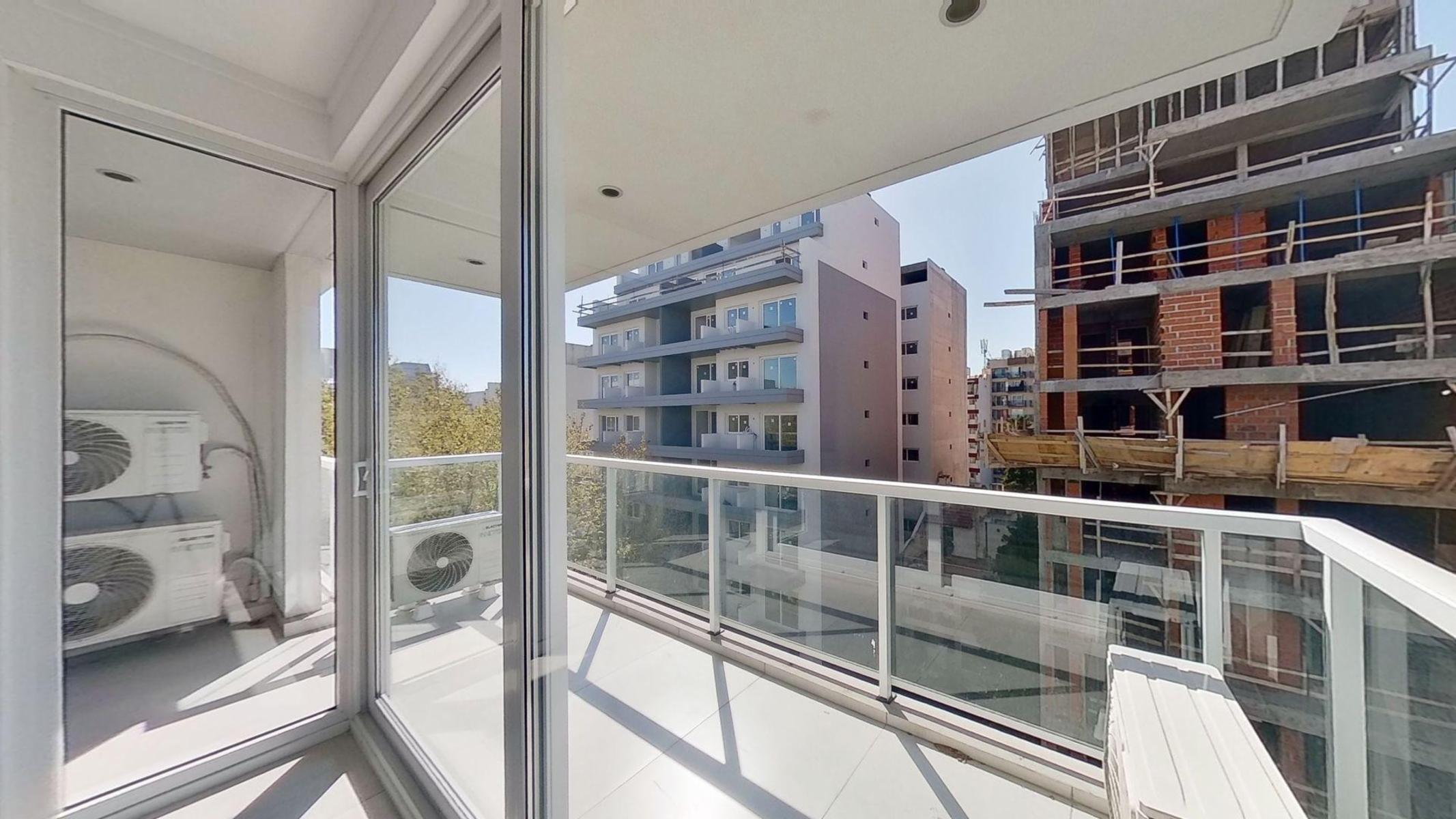 4 AMB , 3 BAÑOS , VESTIDOR, COCINA IND, GRAN BALCON , PISCINA , SUM - 21