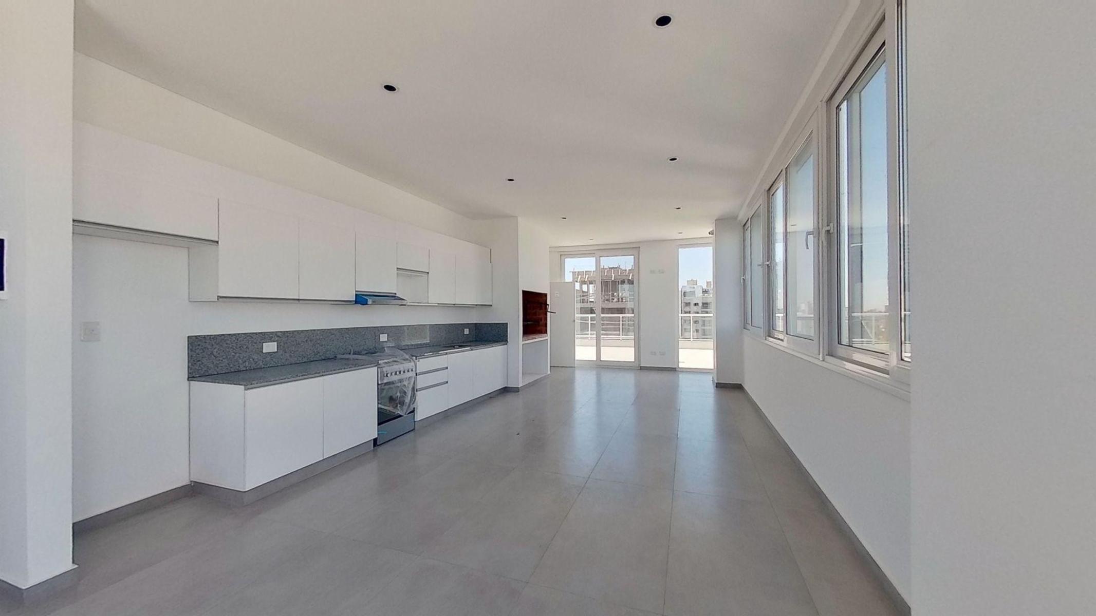 4 AMB , 3 BAÑOS , VESTIDOR, COCINA IND, GRAN BALCON , PISCINA , SUM - 23