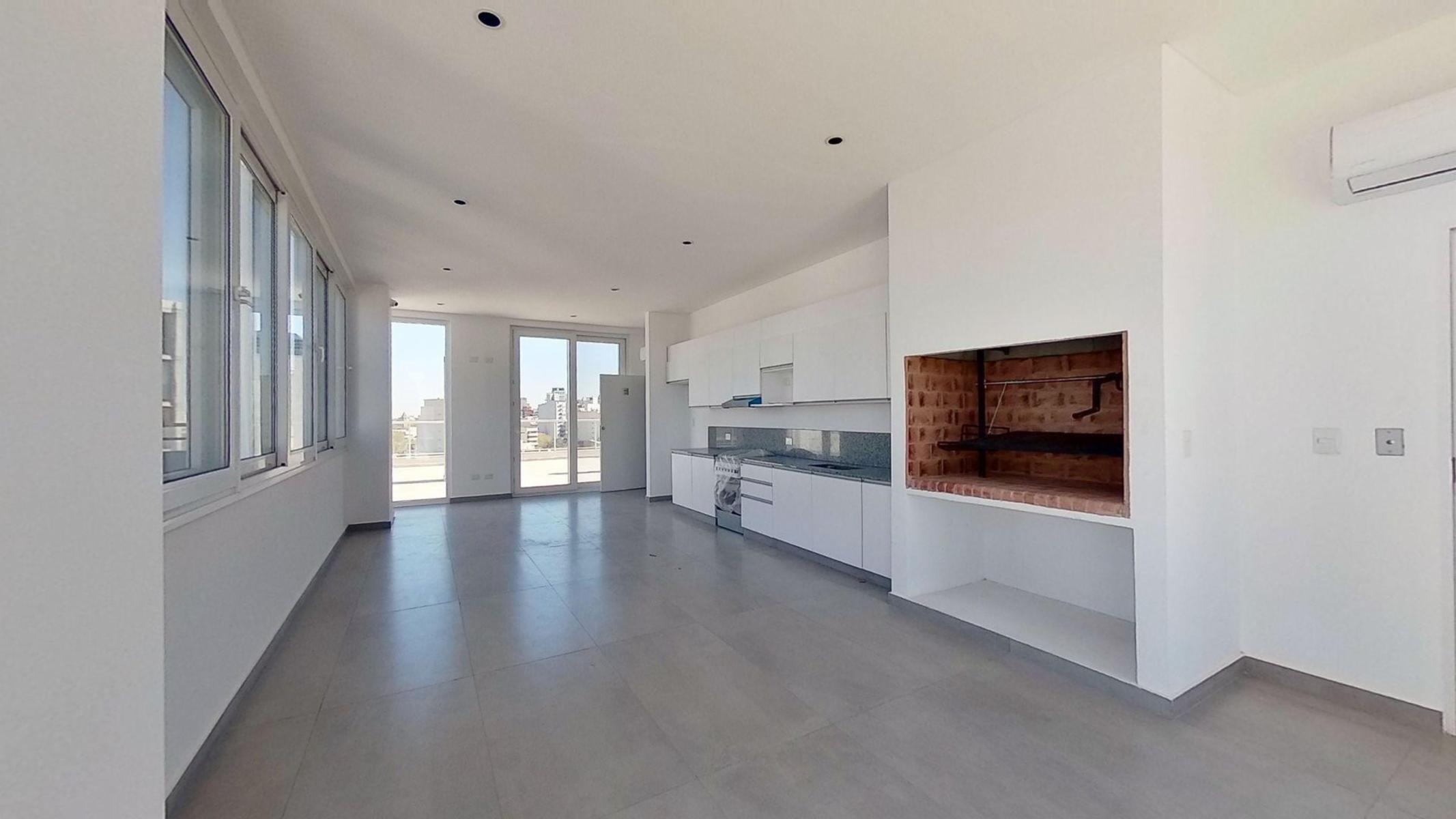 4 AMB , 3 BAÑOS , VESTIDOR, COCINA IND, GRAN BALCON , PISCINA , SUM - 24