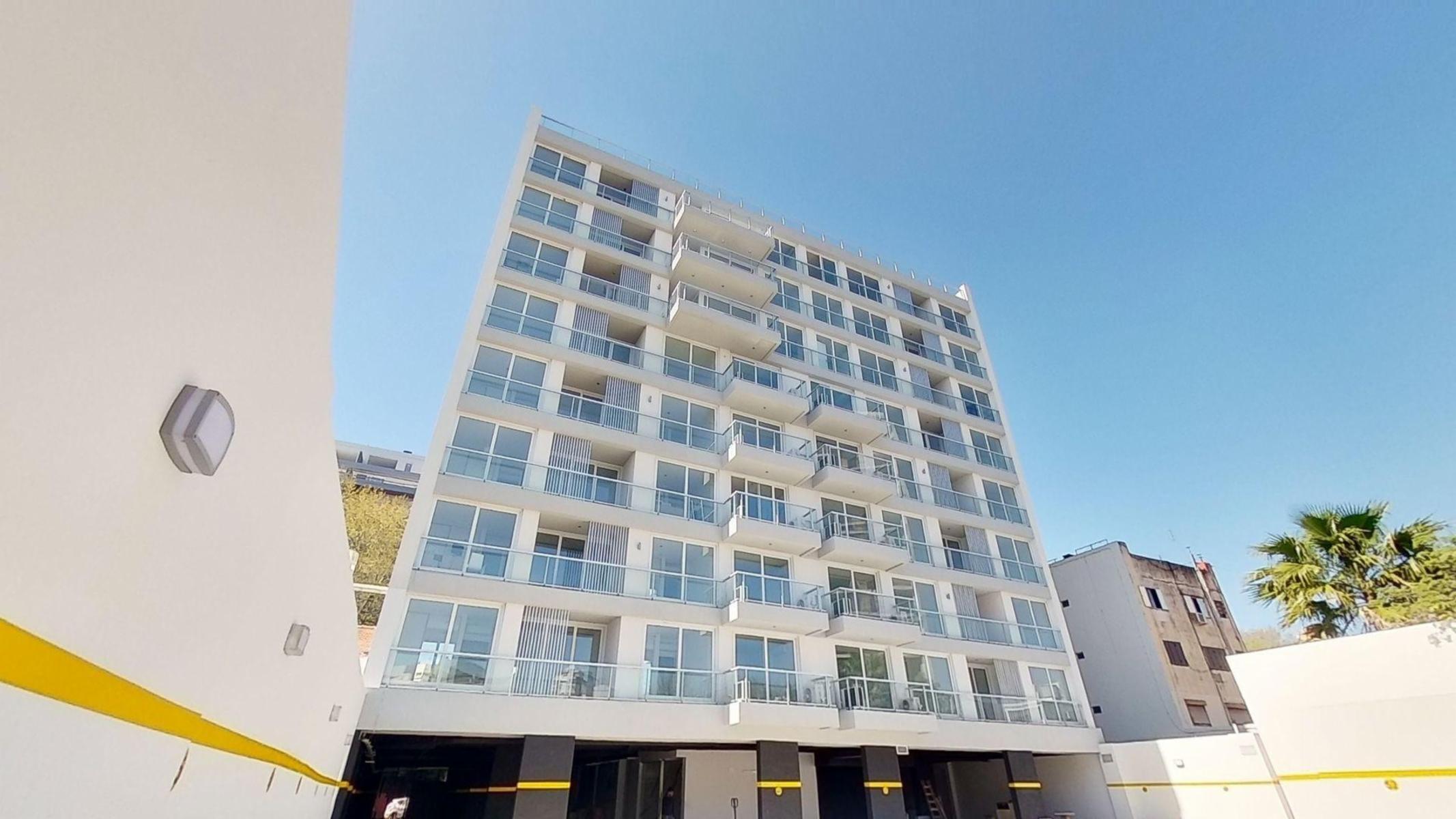 4 AMB , 3 BAÑOS , VESTIDOR, COCINA IND, GRAN BALCON , PISCINA , SUM - 31